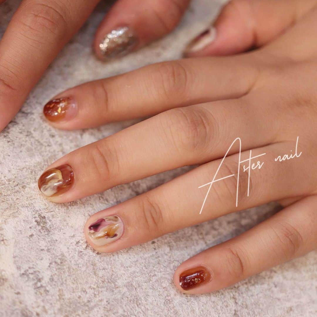 sapporo nail 【 Aster 】さんのインスタグラム写真 - (sapporo nail 【 Aster 】Instagram)「. 滲みが可愛いデザイン🎶 カラーを変えても可愛くなります❣️ . SEINA枠8月埋まってきております🙇‍♀️ 希望日時を複数記載の上お問い合わせください！ . . . . . . .ネイルサロンに行っても 『根元の隙間が気になる…』『甘皮が気になる…』 『反り爪が気になる…』というお悩みがあった方はぜひ当店へ◎ フォルムの形成をするので、反り爪も緩和し 仕上がりのツヤ感も格段にUP🎶  ___________________________________________________ . .  #札幌ネイルサロン#札幌ネイリスト #札幌 #札幌ネイル #夏ネイル #ニュアンスネイル #ネイル #アートネイル #フィルイン #札幌ドームフィルイン #ワンカラーネイル #シンプルネイル #クリアネイル #タイルネイル #狸小路 #大通り公園 #シースルーネイル #個性派ネイル #アートネイル#札幌タピオカ巡り#札幌カフェ#札幌グルメ#ドライフラワーのある暮らし#ワイヤーネイル#宝石ネイル札幌#宝石カットネイル#水彩ネイル#札幌ニュアンスネイル#トリックシート#西18丁目ネイルサロン#札幌タピオカ」7月26日 18時10分 - seina.kato___