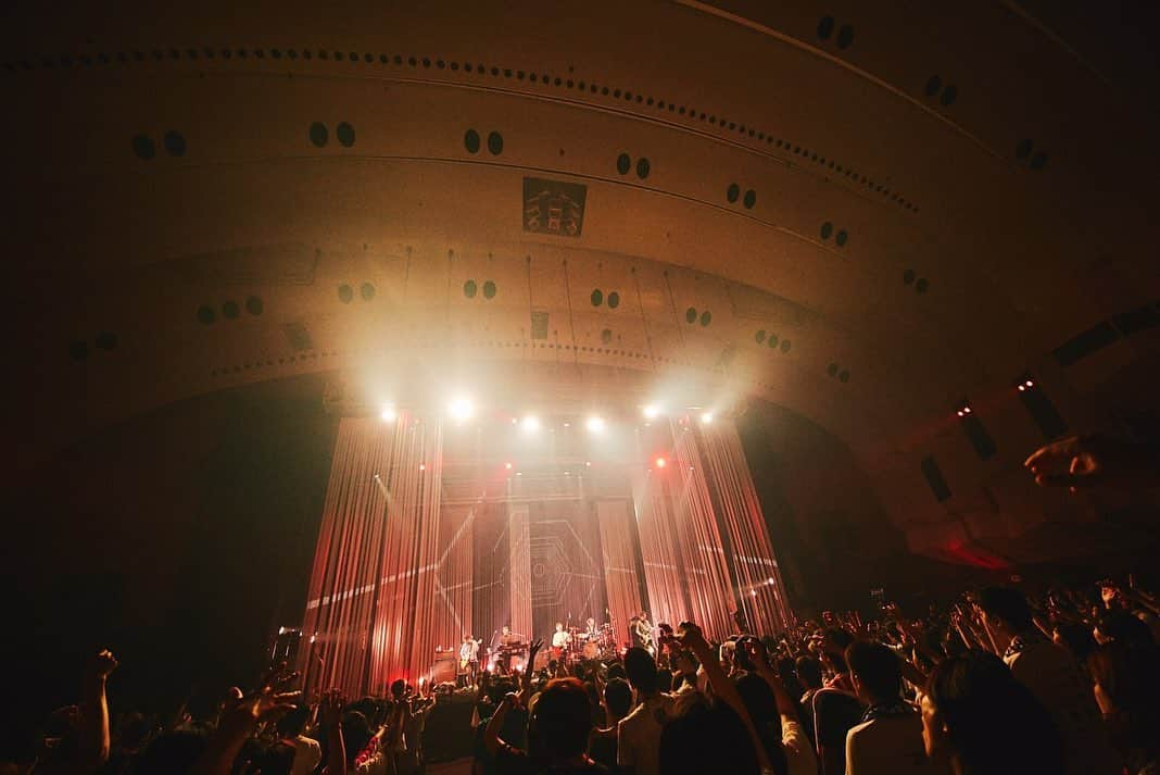 後藤正文さんのインスタグラム写真 - (後藤正文Instagram)「Tour2019 HOME TOWN in YOKOHAMA. Day2  #asiankungfugeneration  #yokohama  Photo by @tetsuyayamakawa  ツアー終了。でも、フジロックが実質的なツアーファイナル、みたいな気持ちもある。 参加してくれた人、参加できなかった人、どちらもありがとう！ またどこかで。」7月26日 9時12分 - gotch_akg