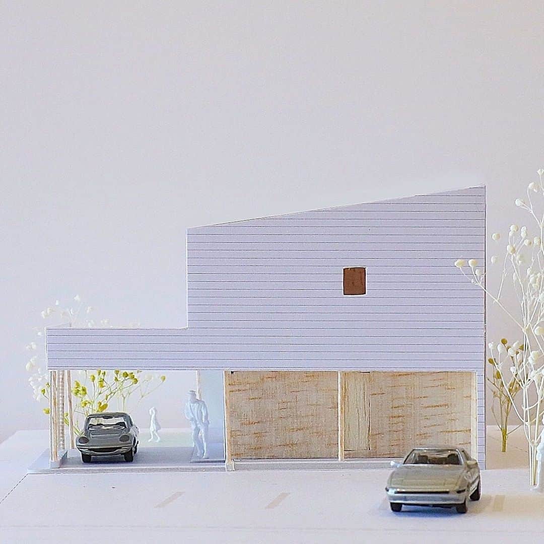 のインスタグラム：「今日は建築吉日。 敦賀市 N houseの建て方です。 カフェ併設の住宅！ 竣工は11月の予定です！  Mizuki ito Architects URL: http://miaaa.biz/ .  ーーーーーーーーーーーーーー @mizukiitooo ーーーーーーーーーーーーーー #セミオーダー #デザイン #インテリア #建築家 #建築家とつくる家  #つながる家プロジェクト #ロングライフデザイン #スローライフ #緑のある暮らし #サスティナブル #パッシブハウス  #マイホーム #マイホーム計画 #マイホーム記録  #福井県  #architects #architettura #architecture  #green  #architects #architecture  #archilovers  #simple  #simplelife  #伊藤瑞貴建築設計事務所  ーーーーーーーーーーーーーー URL：http://miaaa.biz/ ーーーーーーーーーーーーーー」