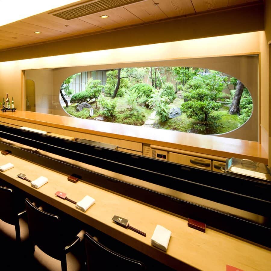 hotel nikko kanazawa ホテル日航金沢さんのインスタグラム写真 - (hotel nikko kanazawa ホテル日航金沢Instagram)「. 贅沢♪のどぐろ炙り焼き丼🐟 . 6階弁慶にて好評提供中！ . 料理長秘伝のこだわりの味付けと調理法で色鮮やかに仕上げた贅沢な逸品です✨ . 高級魚"のどぐろ"を贅沢に使用した幻のどんぶりは8/31までです✨ . 期間限定になりますので、ぜひご賞味くださいね👍 . . #ホテル日航金沢#弁慶#のどぐろ#期間限定#金沢#ホテルランチ#金沢グルメ#金沢ランチ#北陸#hotelnikkokanazawa#benkay#hotellunch#lunch#kanazawa」7月26日 9時21分 - hotelnikkokanazawa