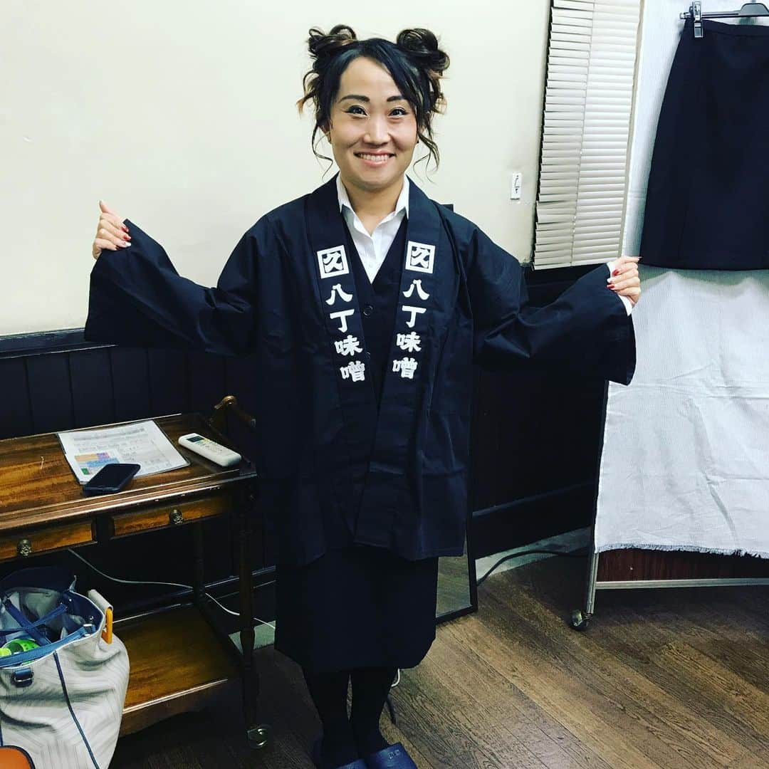 キンタロー。さんのインスタグラム写真 - (キンタロー。Instagram)「はるみちゃん(#黛英里佳 さん) ﻿ #須田亜香里 ちゃんと﻿ キンタロー。地元にある﻿ 八丁味噌 カクキューにて。﻿ 濃厚八丁味噌のカレーとかき氷﻿ 美味しかったです😆かき氷はカラメル的な味がして意外や意外の美味さです。﻿ だーすーちゃんと夢のヘビロテコラボ😍💓﻿ めちゃくちゃ愛らしい方で﻿ 握手会で皆さんがメロメロになるのも頷けました。﻿ 私も握手会に通ってしまいそうです😍﻿ 個人的には須田亜香里ちゃんのダンスも﻿ すごいセクシーな表現力で大好きなんです💓﻿ #SKE48の #いきなりパンチライン 観てよく鼻血出してます。﻿ ﻿ #秘密のケンミンSHOW ﻿ #岡崎市﻿」7月26日 9時28分 - kintalo_