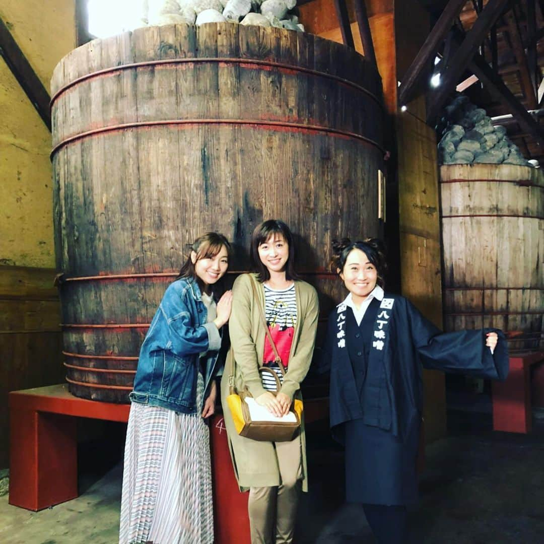 キンタロー。さんのインスタグラム写真 - (キンタロー。Instagram)「はるみちゃん(#黛英里佳 さん) ﻿ #須田亜香里 ちゃんと﻿ キンタロー。地元にある﻿ 八丁味噌 カクキューにて。﻿ 濃厚八丁味噌のカレーとかき氷﻿ 美味しかったです😆かき氷はカラメル的な味がして意外や意外の美味さです。﻿ だーすーちゃんと夢のヘビロテコラボ😍💓﻿ めちゃくちゃ愛らしい方で﻿ 握手会で皆さんがメロメロになるのも頷けました。﻿ 私も握手会に通ってしまいそうです😍﻿ 個人的には須田亜香里ちゃんのダンスも﻿ すごいセクシーな表現力で大好きなんです💓﻿ #SKE48の #いきなりパンチライン 観てよく鼻血出してます。﻿ ﻿ #秘密のケンミンSHOW ﻿ #岡崎市﻿」7月26日 9時28分 - kintalo_