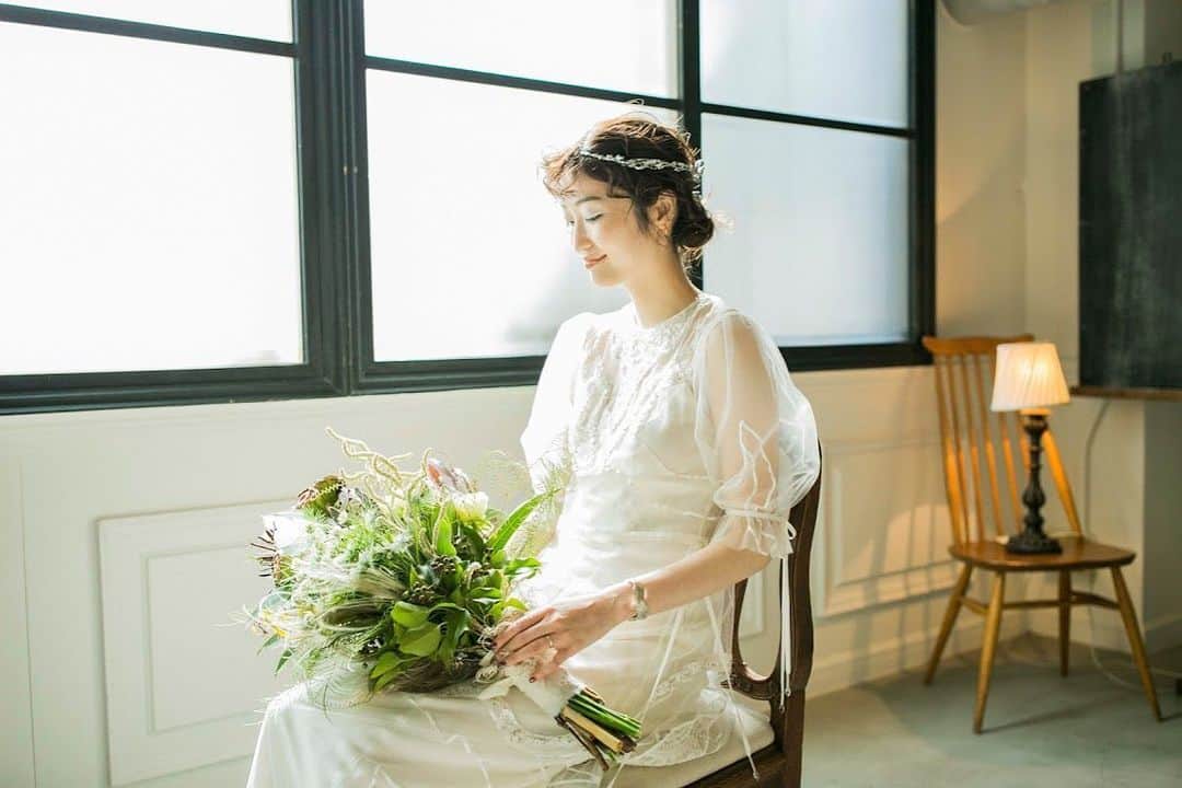 のインスタグラム：「・ ・ 渋谷南平台に佇む名もなきhotel noname hotel “HOTEL EMANON” @hotel_emanon_wedding  これまでoriginal weddingのお手伝いを通じ おふたりだけの幾つものwedding dayを 名もなきhotelに刻んできました ・ そんなnoname hotel “HOTEL EMANON”が 生まれ変わりました ・ 時代の変化やTRENDを取り入れた よりPhotogenic空間 よりCawaii空間 よりElegant空間 より凛とした空間 ・ 日本中の花嫁ゴコロをくすぐる空間と時間を 名もなきhotelより新たにご提案致します ・ #weddingcircus #hotelemanon #weddingdress  #weddingflower #bridal #wedding #2019wedding #weddingdirection  #originalwedding #fashion  #花嫁 #プレ花嫁  #卒花嫁 #オリジナルウェディング  #結婚 #結婚式場 #結婚式 #結婚式準備 #結婚準備  #結婚式アイデア #写真 #1日1組貸切wedding  #結婚式レポ #結婚式レポート #ウェディング  #ブライダル #ウェディングフォト #入籍 #ウェディングフェア #ブライダルフェア」