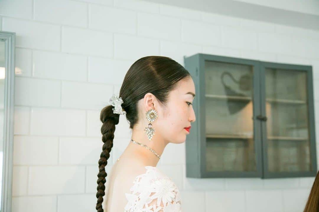 のインスタグラム：「・ ・ 渋谷南平台に佇む名もなきhotel noname hotel “HOTEL EMANON” @hotel_emanon_wedding  これまでoriginal weddingのお手伝いを通じ おふたりだけの幾つものwedding dayを 名もなきhotelに刻んできました ・ そんなnoname hotel “HOTEL EMANON”が 生まれ変わりました ・ 時代の変化やTRENDを取り入れた よりPhotogenic空間 よりCawaii空間 よりElegant空間 より凛とした空間 ・ 日本中の花嫁ゴコロをくすぐる空間と時間を 名もなきhotelより新たにご提案致します ・ #weddingcircus #hotelemanon #weddingdress  #weddingflower #bridal #wedding #2019wedding #weddingdirection  #originalwedding #fashion  #花嫁 #プレ花嫁  #卒花嫁 #オリジナルウェディング  #結婚 #結婚式場 #結婚式 #結婚式準備 #結婚準備  #結婚式アイデア #写真 #1日1組貸切wedding  #結婚式レポ #結婚式レポート #ウェディング  #ブライダル #ウェディングフォト #入籍 #ウェディングフェア #ブライダルフェア」