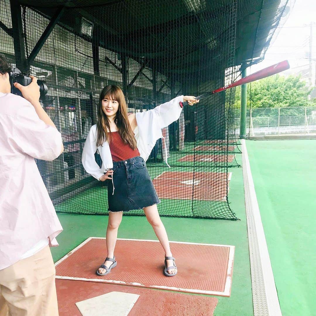 乃木坂46のインスタグラム：「「乃木ヘア」オフショット💇‍♀️﻿ 初のバッティングセンター、50球も挑戦してくれました！﻿ ﻿ #N46MODE﻿ #乃木坂46﻿ #高山一実﻿ #チラ見せN46MODE ﻿ #インスタ限定オフショット」