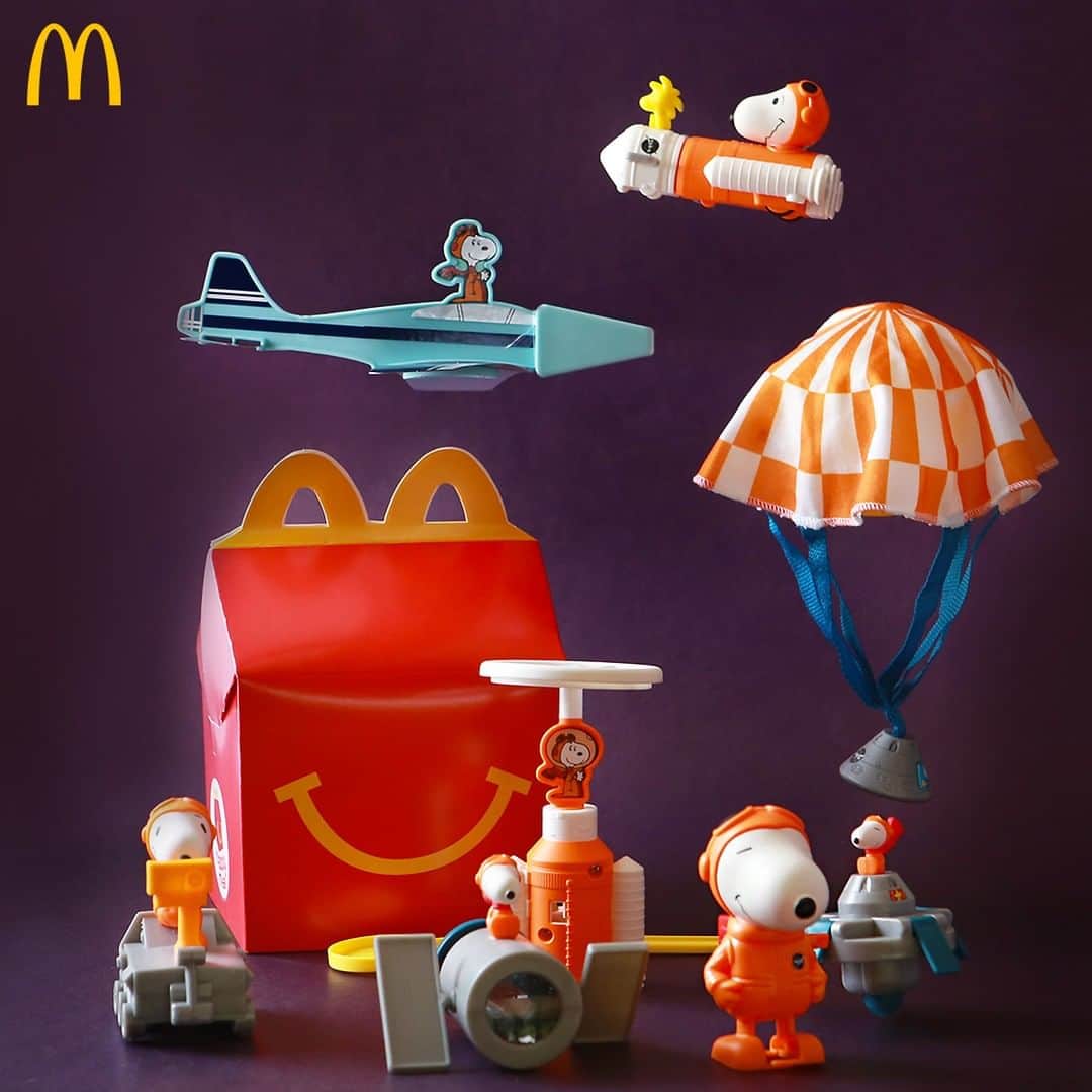 McDonald's Philippinesのインスタグラム：「Discover the mysteries of space with Snoopy! Get one toy with every Happy Meal. Available in-store or via McDelivery.」