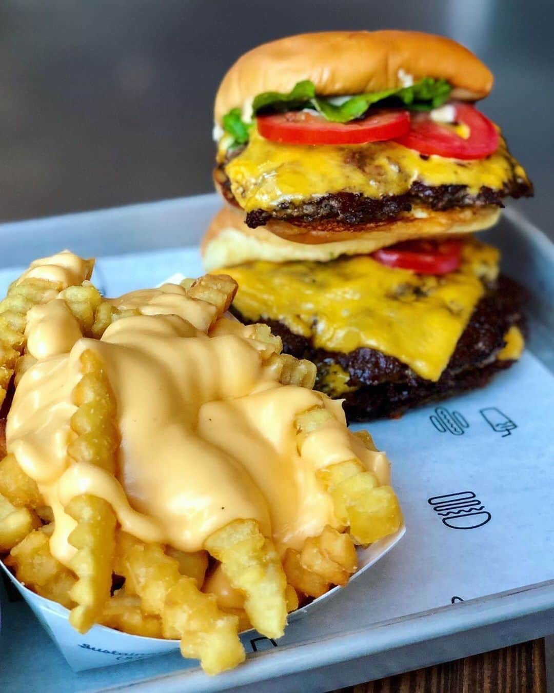 SHAKE SHACKさんのインスタグラム写真 - (SHAKE SHACKInstagram)「The definition of 🤤-worthy. (📷: @melissa.cassady) #shakeshack」7月26日 10時00分 - shakeshack