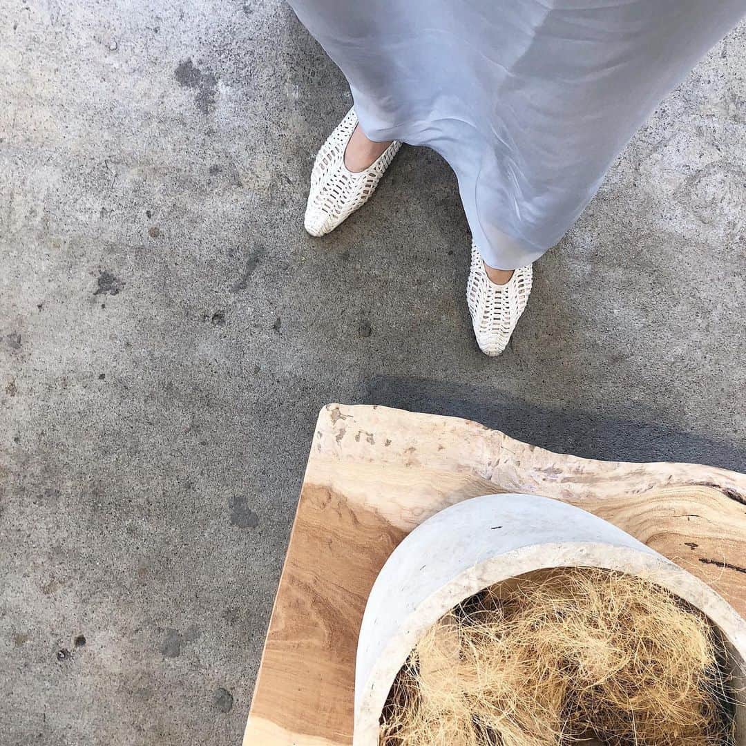 のインスタグラム：「夏きたかな？🌼 さらっとブルーのsilkがゆらゆら揺れて気持ち良い🍃  #summer」
