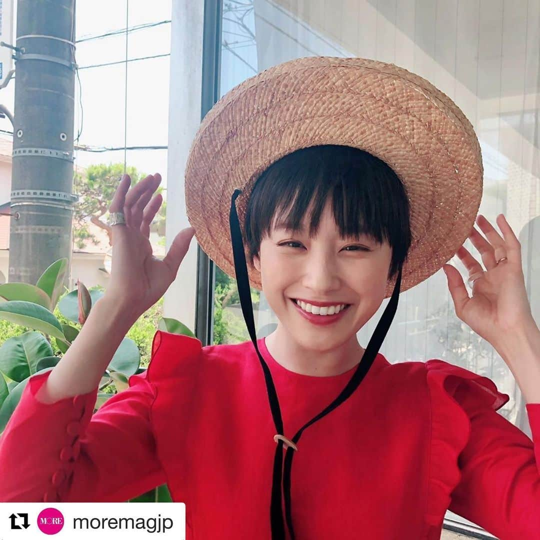 高橋愛さんのインスタグラム写真 - (高橋愛Instagram)「@moremagjp 💗 ぜひ、見てください🥰 ㅤㅤㅤㅤㅤㅤㅤㅤㅤㅤㅤㅤㅤ このholidayのワンピース お気に入りなんだ❤️ ㅤㅤㅤㅤㅤㅤㅤㅤㅤㅤㅤㅤㅤ #私服 #赤いドレス #山さんメイク♡ ㅤㅤㅤㅤㅤㅤㅤㅤㅤㅤㅤㅤㅤ #Repost @moremagjp ・・・ 今週金曜発売のモア9月号の「フラット靴大特集」には、高橋愛さんも登場！Sサイズさんならではのフラット靴の履きこなしテクを披露してくれています😉 おしゃれな高橋さんの私服、チェック必須です！ #more #moremagjp #デイリーモア  #のぼり坂ol #オフショット #モデル #撮影 #高橋愛」7月26日 10時26分 - i_am_takahashi