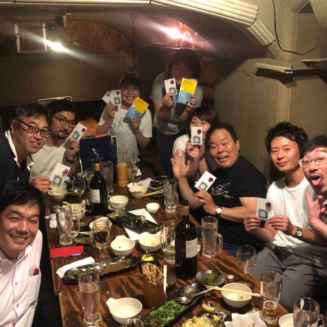 ほんこんさんのインスタグラム写真 - (ほんこんInstagram)「先日 元ほんわかテレビスタッフの皆さんに誕生日＆日本のミカタ出版祝いして頂きました。去年に続き今年は5656会 野乃鳥（梅味堂）にて  #旧ほんわかスタッフ #祝い  #最高 #野々鳥  #旨い  #出版 #日本のミカタ #ほんこん #焼き鳥  #梅味堂  #梅田グルメ」7月26日 10時32分 - hongkong2015_4_9