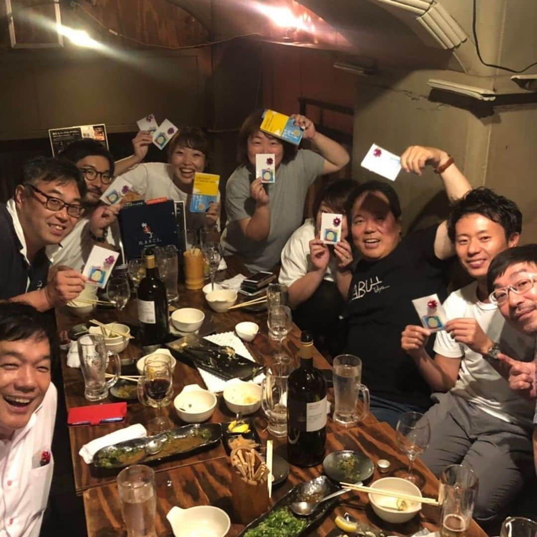 ほんこんさんのインスタグラム写真 - (ほんこんInstagram)「先日 元ほんわかテレビスタッフの皆さんに誕生日＆日本のミカタ出版祝いして頂きました。去年に続き今年は5656会 野乃鳥（梅味堂）にて  #旧ほんわかスタッフ #祝い  #最高 #野々鳥  #旨い  #出版 #日本のミカタ #ほんこん #焼き鳥  #梅味堂  #梅田グルメ」7月26日 10時32分 - hongkong2015_4_9