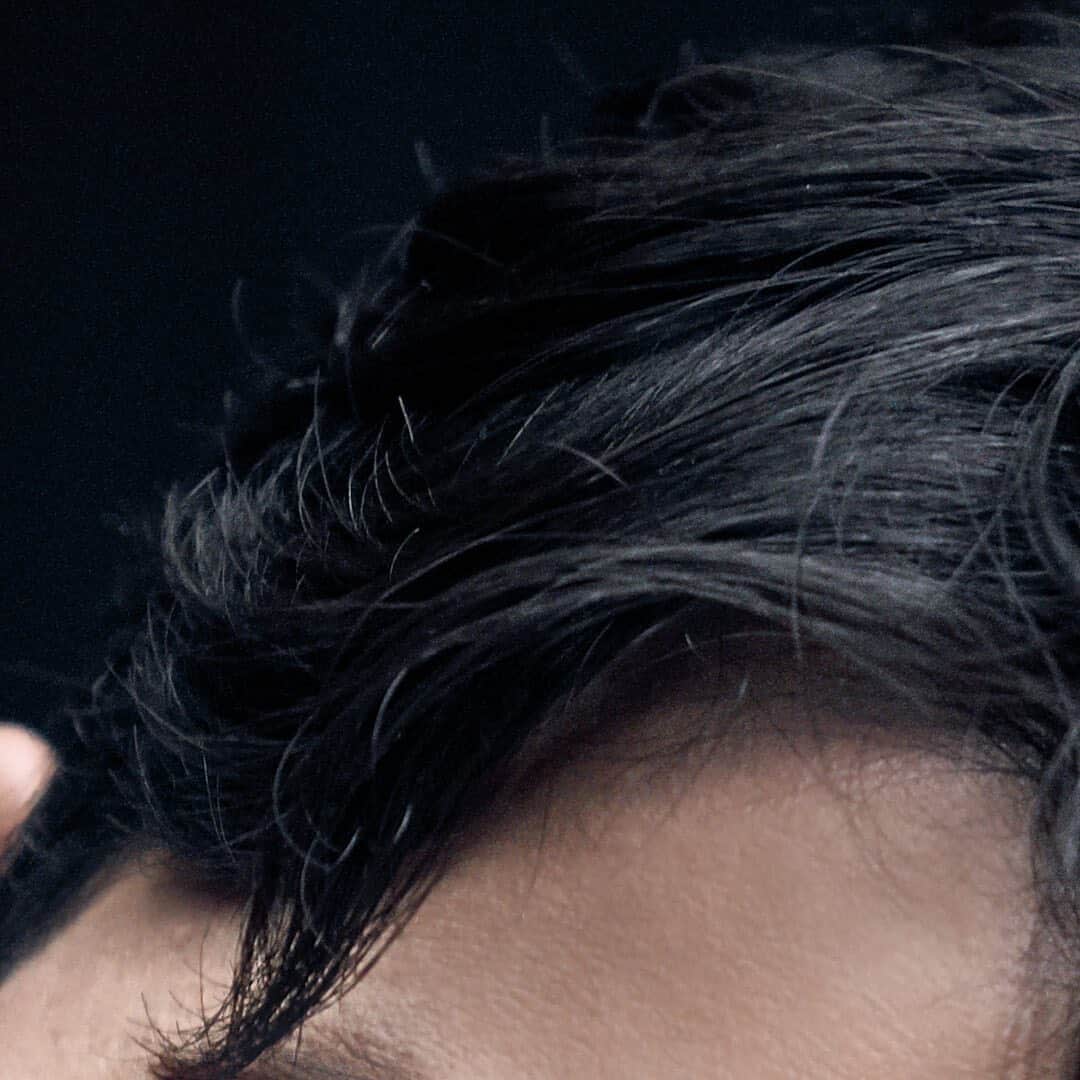 ELLE MENさんのインスタグラム写真 - (ELLE MENInstagram)「Photo JUNJI HATA﻿ Movie TSUYOSHI HASEGAWA﻿ Styling TEPPEI﻿ Hair&Makeup GO TAKAKUSAGI﻿ ﻿ #ellejapan #elleonline #エルメン #hoshinogen #星野源 #エル9月号」7月26日 11時04分 - ellemen_japan
