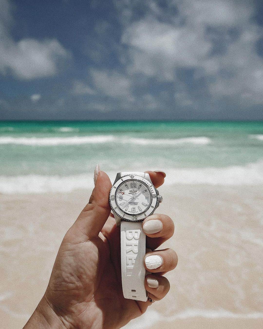 Manamiのインスタグラム：「🥽🐚🐇❕ @breitling_japan @breitling Waterproofの新作がめっちゃ可愛い❕✨🐋 ㅤ #Breitling #BreitlingJapan」
