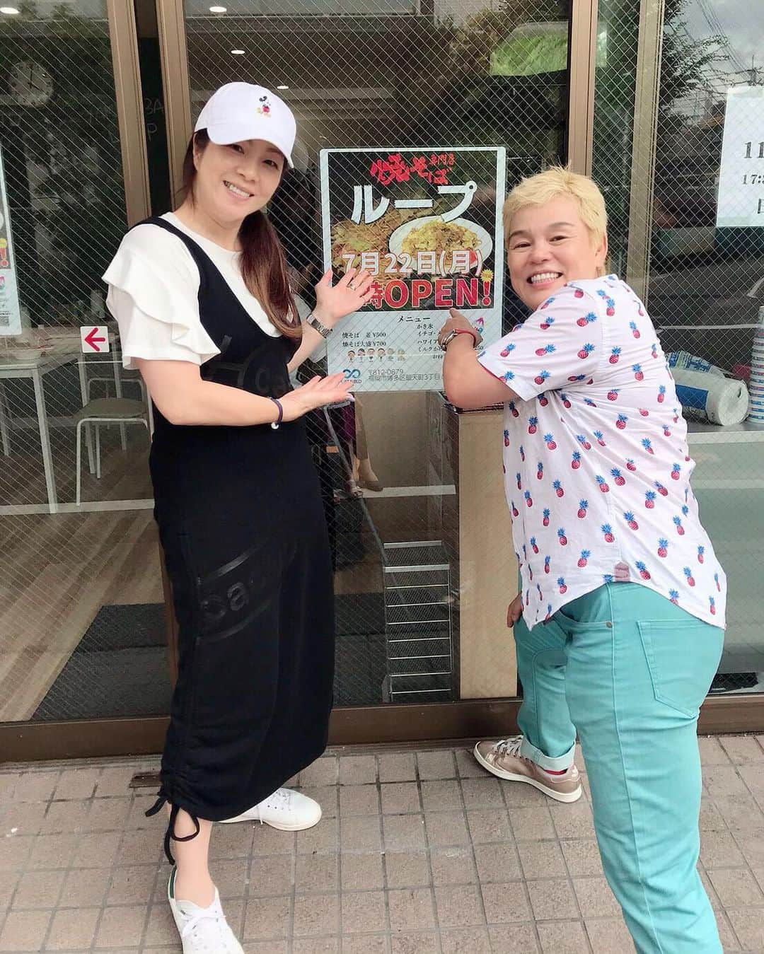 のインスタグラム：「7月22日オープン！！！ 博多区銀天町にて  焼きそば専門店「ループ」  焼きそばとかき氷のみ！！ シンプルだろーー？？ しかも量が多い！ ワンコインだぞーー^ ^  Happyで^ ^  #井上貴子  #LLPWX #女子プロレス #紅緒と柊音 #トイプードル #焼きそば専門店ループ #博多 #神取忍」