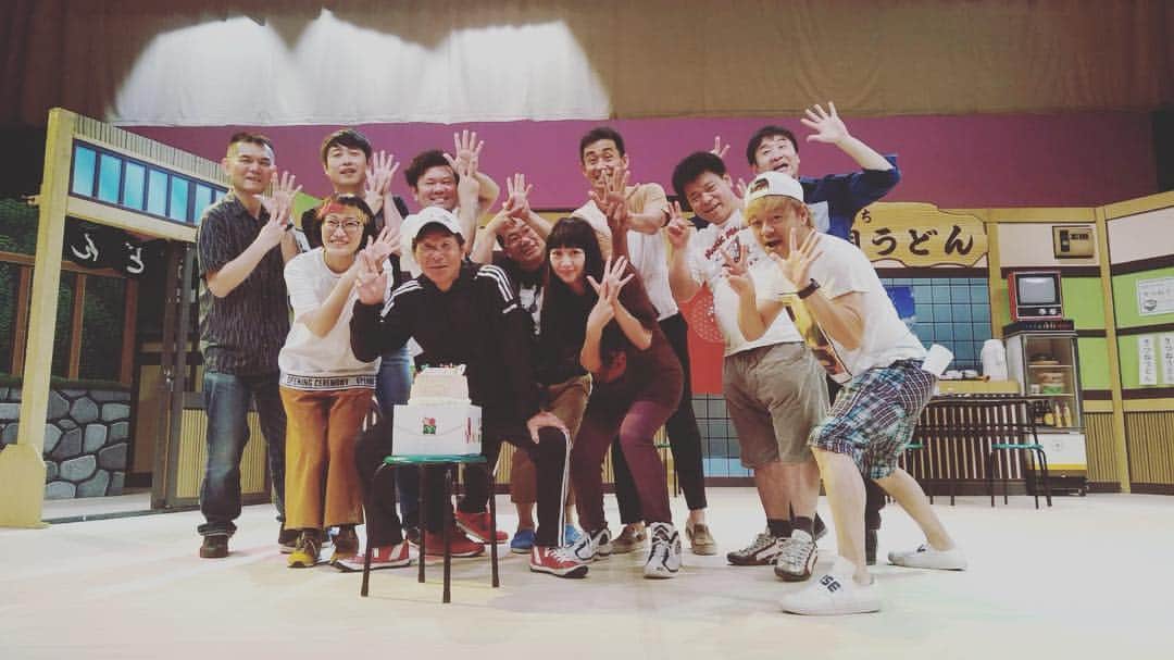 松浦志穂のインスタグラム：「先日は小川ちゃんの地元名古屋🏯で新喜劇に出演させていただきました💁‍♀️この前日は寛平師匠の70歳の誕生日😳🎉㊗️古希です😳😳古希古希ぃ〜😚✌️というギャグがもう完成してました。レジェンドは凄いなぁ、、⚡️⚡️一緒に舞台出てるだけで元気になるなあ🥺🥰 ・ #吉本新喜劇  #間寛平 師匠 #古希」