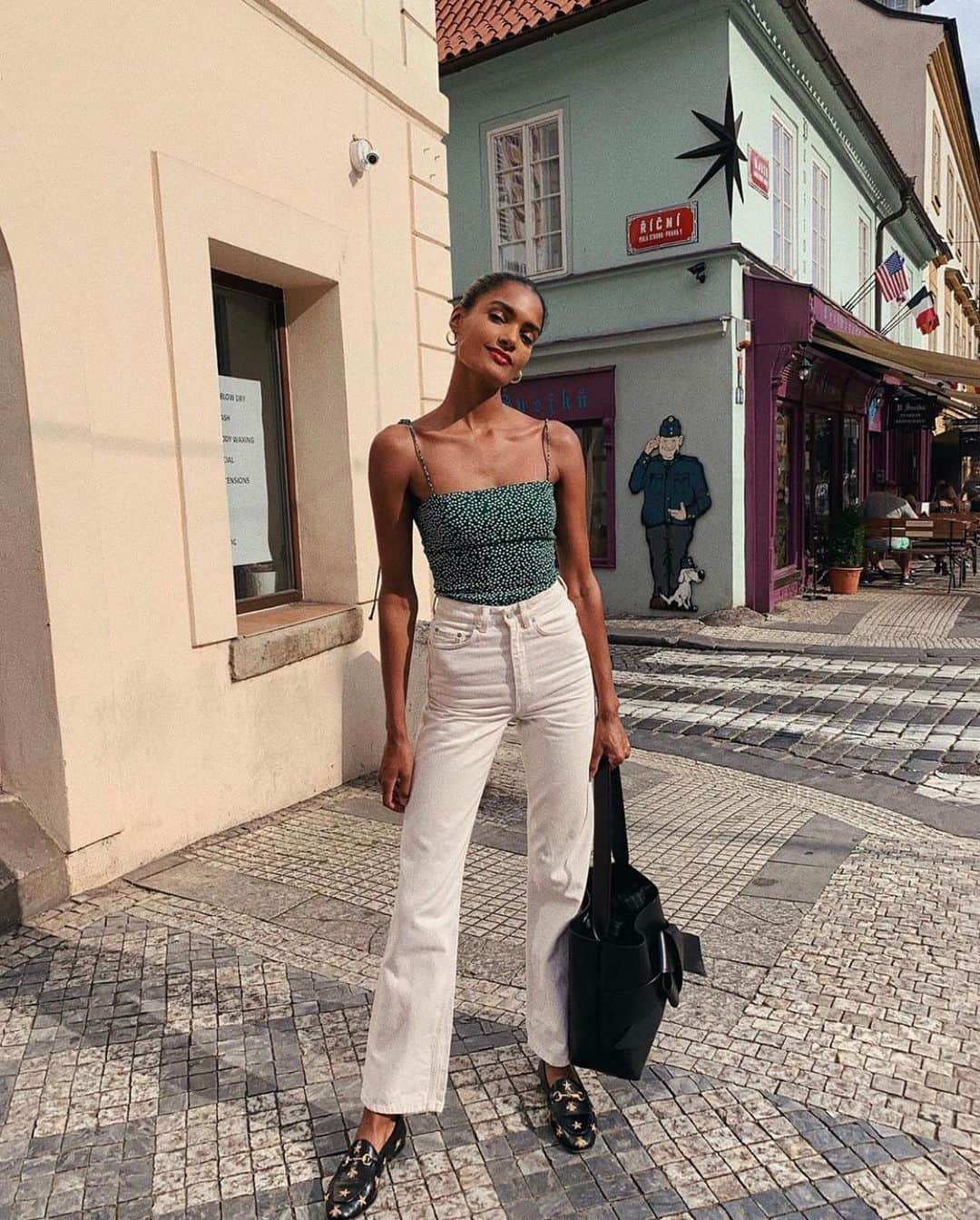Reformationさんのインスタグラム写真 - (ReformationInstagram)「Take the Meyer Top to Prague or wear it to the grocery store. Whatever you have going on. @nadia.araujo」7月26日 11時34分 - reformation