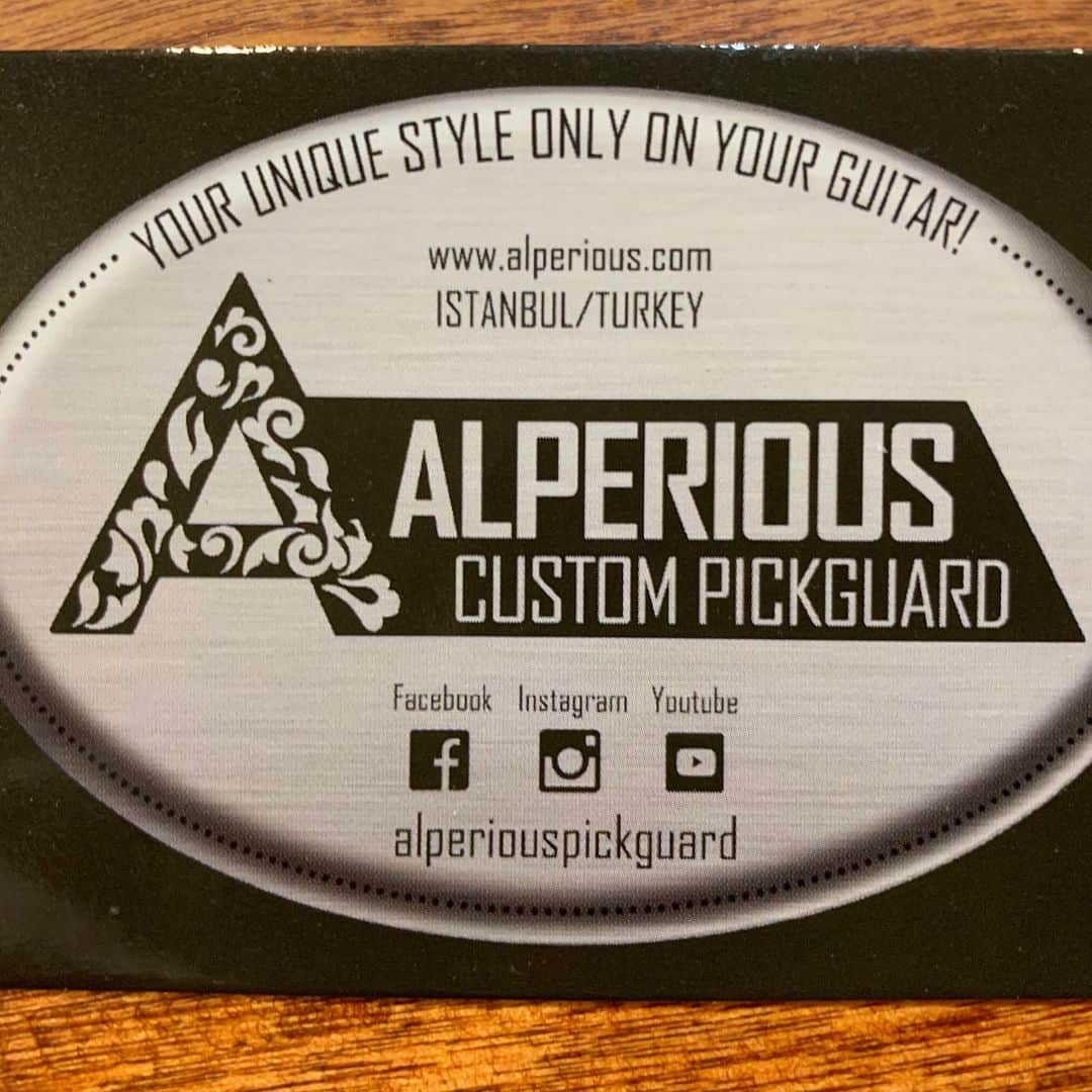 ヴィクター・ウッテンさんのインスタグラム写真 - (ヴィクター・ウッテンInstagram)「The most amazing custom pick guard I’ve ever seen from @alperiouspickguard  Thank You!!! #bassguitar #victorwooten #alperiouspickguard」7月26日 11時49分 - victorwooten