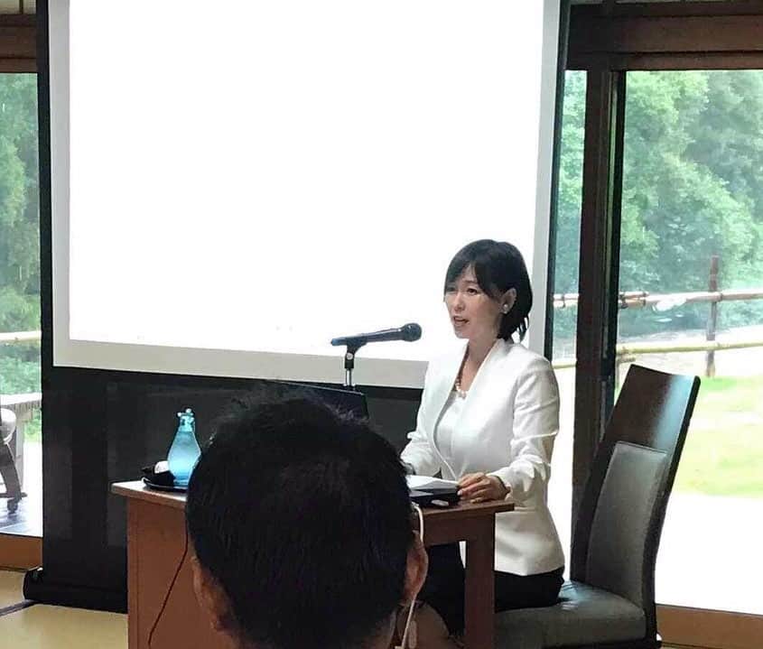 のインスタグラム：「‪⁑ 僭越ながら講演させて頂きました。‬ アナウンサーを志した山形での幼少期のこと、秋田テレビ時代やデイキャッチのことなど、私がどんな経験をし何を学んできたのか。 色々お話させて頂きました。 . 「アナウンサーの見方が変わった」というお声も頂いて嬉しい限り。 自分のこれまでを振り返る良い機会を頂きました🌿 ありがとうございました！‬ . #山形 #講師と呼ばれるのが新鮮すぎて」