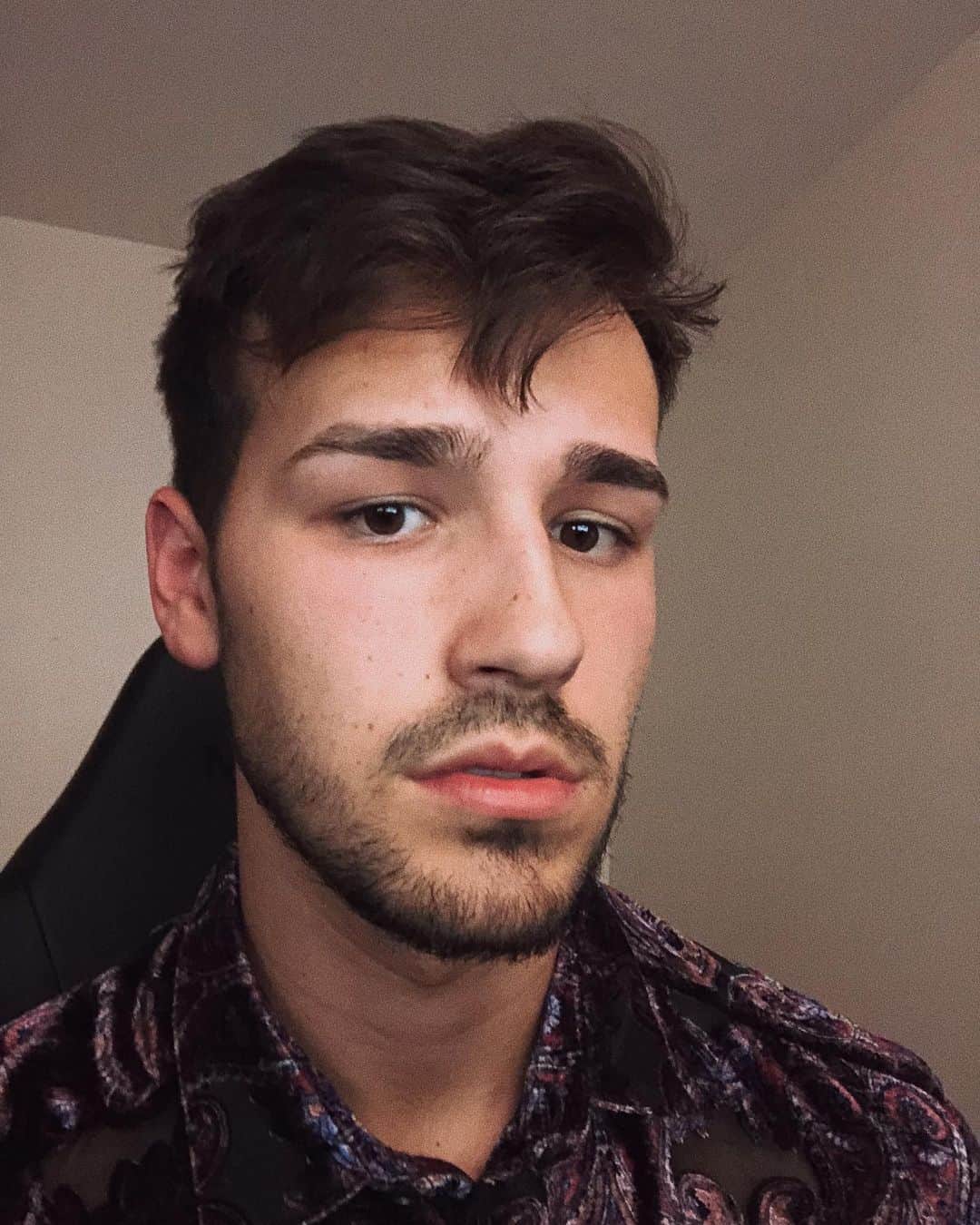 ジェイコブ・ホワイトサイズのインスタグラム：「do i have that new song coming out in an hour glow?」