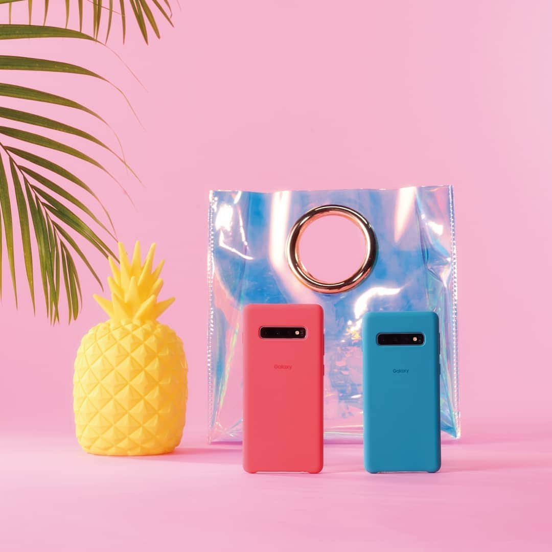 Galaxy Mobile Japanさんのインスタグラム写真 - (Galaxy Mobile JapanInstagram)「7色展開している、Galaxy S10｜S10+ Silicone Cover！詳細は画像をタップしてね！  海にプールにキャンプ、夏のレジャーのお供はもちろんGalaxy S10で✨ カバーをせずに持ち歩くのが不安…という方におすすめなカバーが「Silicone Cover」！ 手にぴったりフィットする滑らかなグリップ感、ポップな全7色展開です🌈 あなたなら何色を選びますか？商品の詳細は投稿のタグをチェック🙌 #GalaxyS10plus #GalaxyS10 #withGalaxy」7月26日 12時00分 - samsungjpn