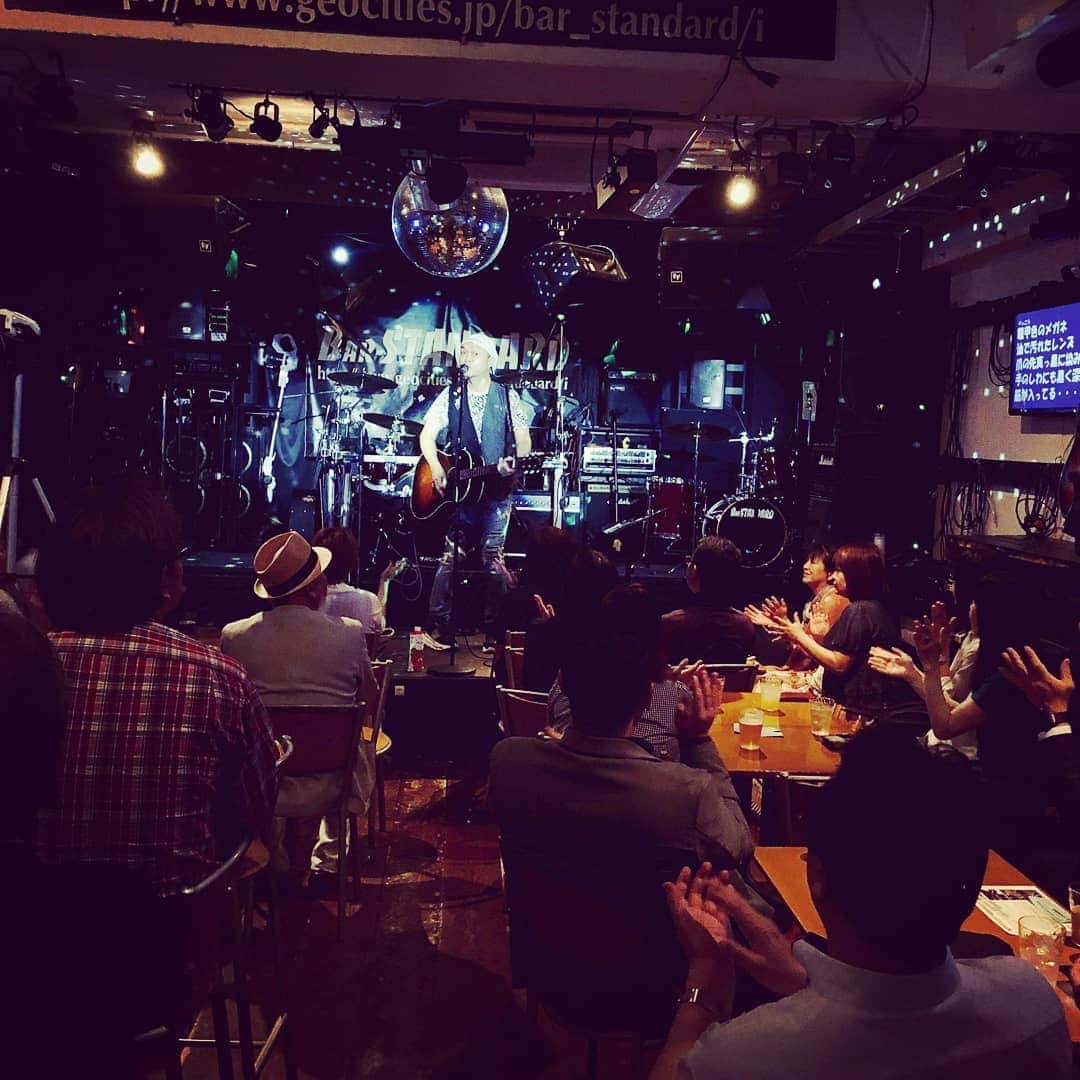 松本隆博のインスタグラム：「。 みなおはー 昨日は愛媛県松山市、 ライブハウススタンダード に来て下さった皆様、 有難うございます♪ (^o^)/(^o^)/(^o^)/(^o^)/ ノリノリでまた、Gibson もええ感じで弾けてて サイコーに楽しかったよ！ 有難うございます。 明後日28日は大洲市！ 古酒オールディーズにて liveです！！！ みんな来て一緒に楽しもう！」