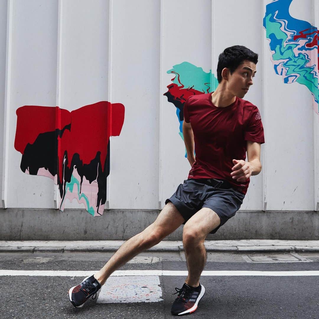 のインスタグラム：「“気分転換。走ることでクリエイティビティが生まれる。” -@louisrault . #Pulseboost HDで東京のストリートを満喫しよう。 . 📸: @stevegdn #FEELTHEBOOST #adidastokyo #アディダス #ランニング #東京」