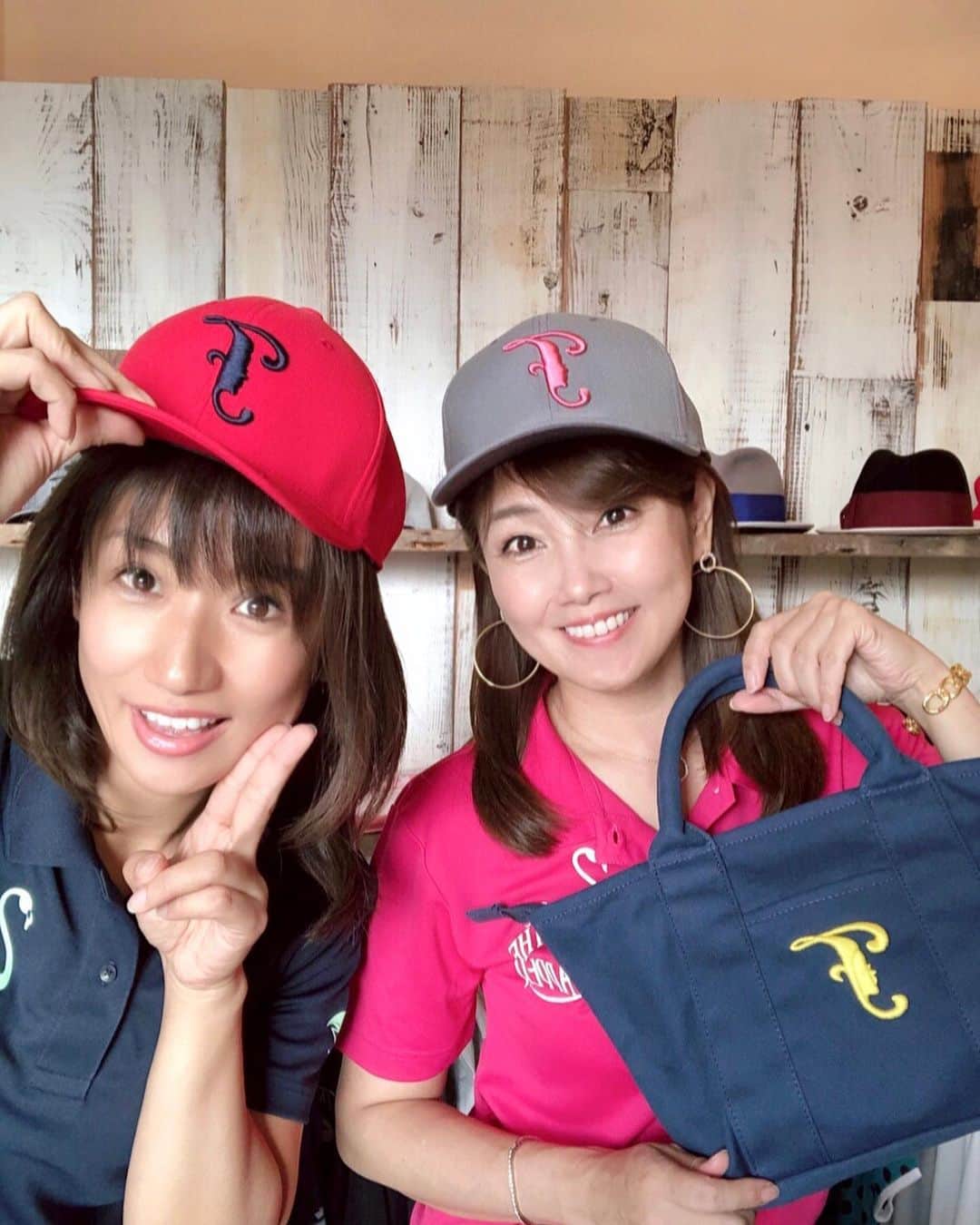 吉永愛さんのインスタグラム写真 - (吉永愛Instagram)「ゴルフウェアSwinger @swinger_flapper のショールーム に行ってきたよ♥️ 色使い、デザインが可愛いかったー😍💕ウエアのデザインもされてる あんなさんと @anna_kai ♥️ 上品で遊び心あるファショナブルなメンズウエアもオススメです👍💕 #ゴルフウェア #swinger #flapper #ゴルフ女子 #ゴルフ #xxio #vg_fashion #golf #love #happy #instagood #ゴルフ肘 #ママモデル #talent #Japan #ファッション」7月26日 12時10分 - a.i.yy