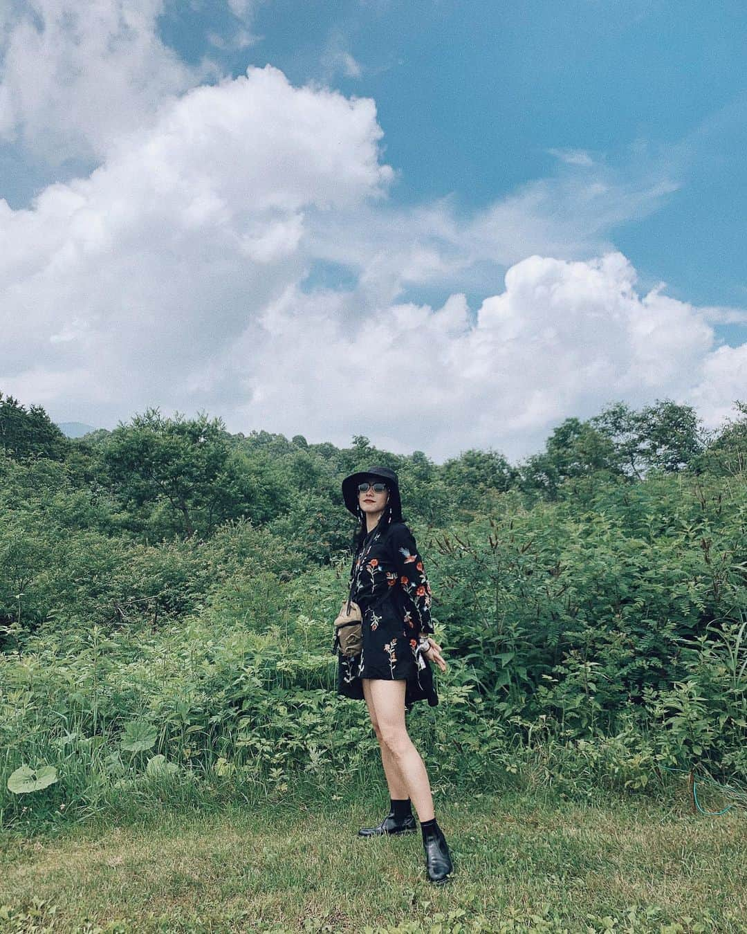 中田クルミさんのインスタグラム写真 - (中田クルミInstagram)「I'm in FUJIROCK festival⛰ #fujirock 晴れた！最高な天気！  前に @aoyagifumiko が行ってるのを見て気になりまくってた @neutral_official に先日行ってきました。 全身のハイパーナイフを行ってくれるサロンなのですが、たったの1回でトータル12センチマイナス😧衝撃的な即効性…！ 全身超スッキリしすぎてびっくり仰天なので最近ミニスカート履いてます＼(^_^)／絶対また行く 夏だから予約すぐ埋まっちゃうみたいだから、予約はお早めに！中田クルミのインスタ見ましたって言えばスムーズかと思います＼(^_^)／ #サロンneutral」7月26日 12時28分 - kurumi_nakata