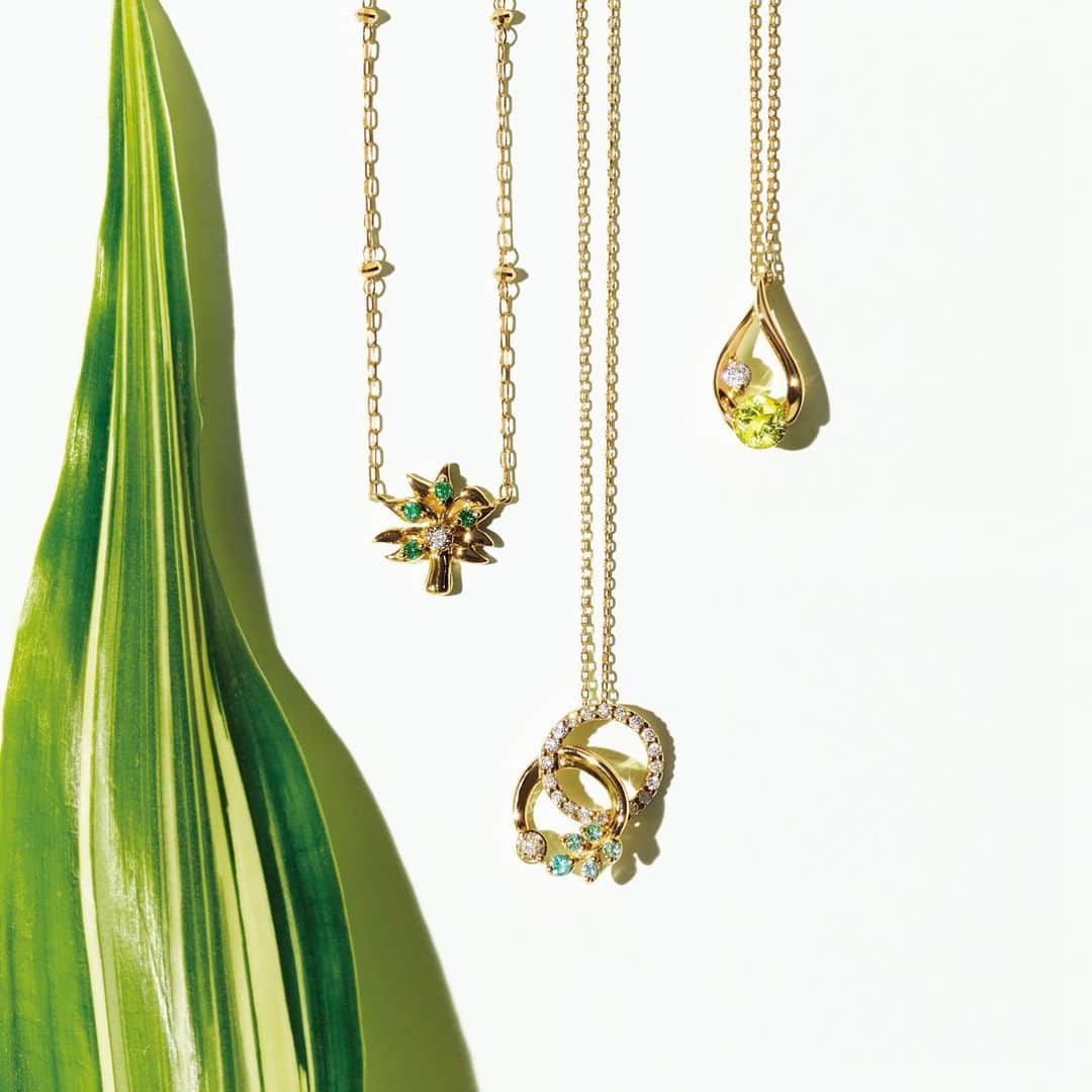 starjewelry_pressさんのインスタグラム写真 - (starjewelry_pressInstagram)「新緑のような、瑞々しいグリーンの輝きをまとって夏の訪れを感じて。 ・ ・ ◆7/29(月)まで、スタージュエリールミネ各店(横浜・北千住・大宮)では、ブライダルジュエリーを含む全商品が10%OFF！ ・ ・ ・ #starjewelr #スタージュエリー #gold #necklace #green #emerald #paraibatourmaline  #peridot #diamond #ダイヤモンド #colorstone #jewelry  #夏 #summer #botanical」7月26日 18時30分 - starjewelry_press