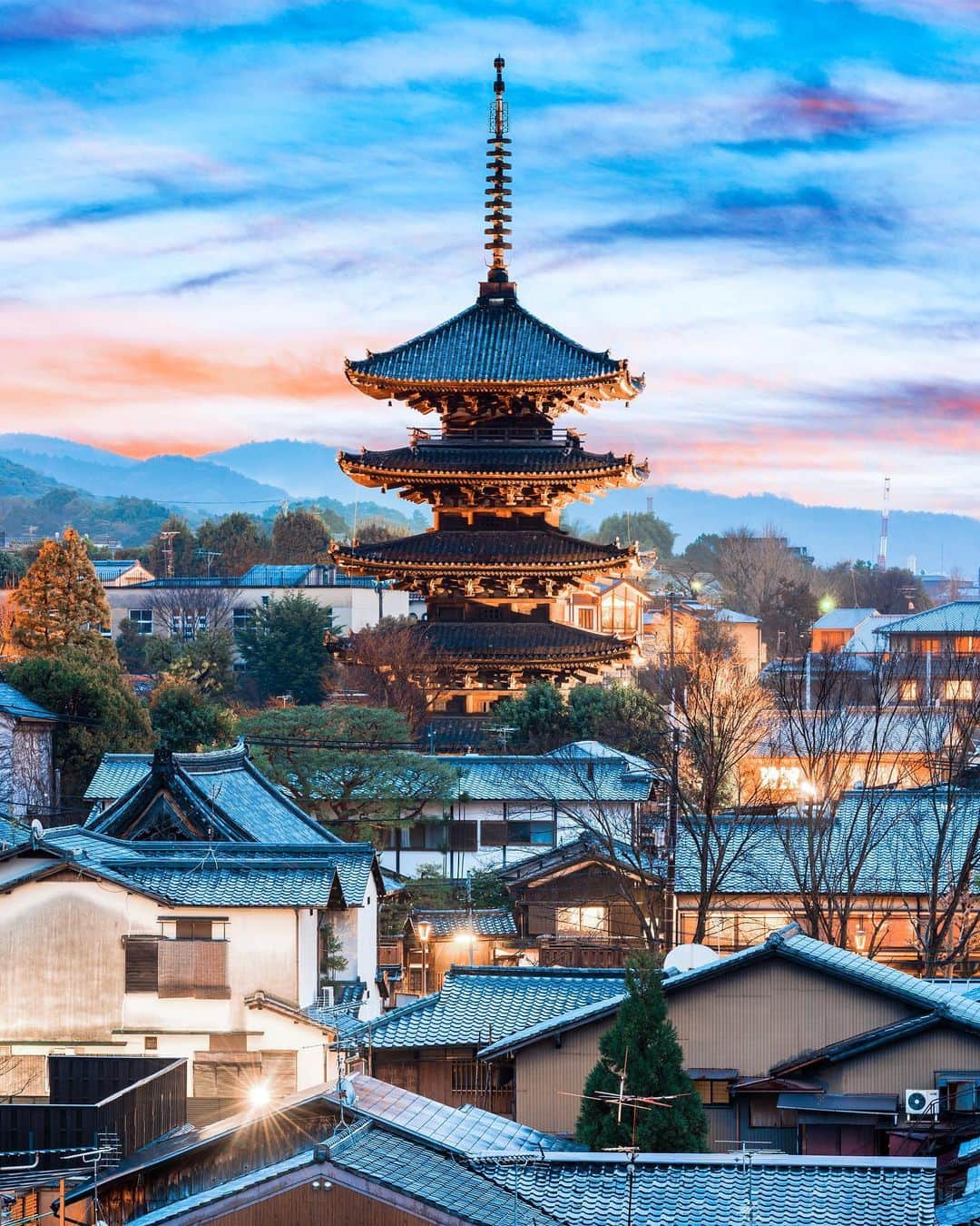 KLMオランダ航空さんのインスタグラム写真 - (KLMオランダ航空Instagram)「Tea, tempels and geishas. Discover classic Kyoto! Check the Bucketlist highlight. #KLM #RoyalDutchAirlines #flyKLM」7月26日 18時28分 - klm