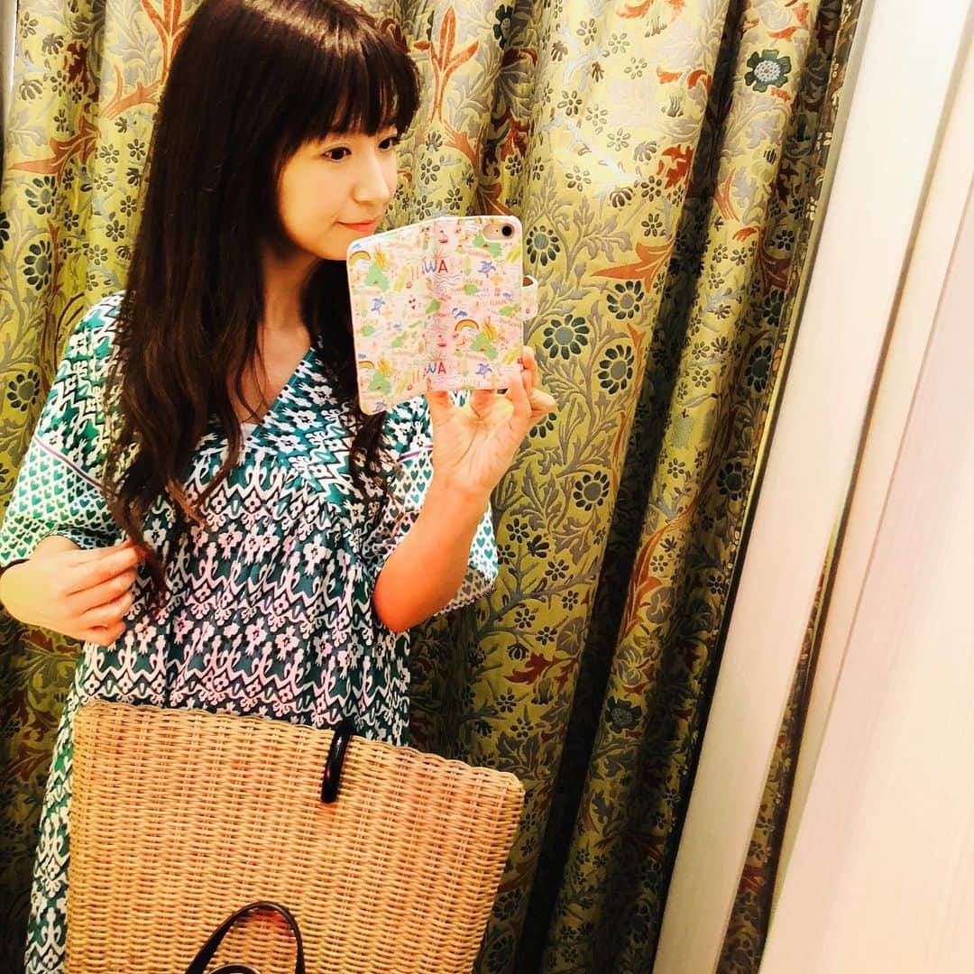 田野辺実鈴さんのインスタグラム写真 - (田野辺実鈴Instagram)「髪切ってサッパリ✨ 実は、#ヘアドネーション のために伸ばしてきた髪💇 病気や事故で頭髪を失った子どもたちのために、寄付された髪の毛で ウィッグを作り無償で提供する活動です。 多くの方がオシャレを 楽しめますように。 今回は、ヘアドネーションの活動を 頑張っている 女子高生の団体に寄付します💓 興味のある方は、 ヘアドネーション  検討してみてくださいね✨ #女子高生ヘアドネーション同好会 #ウィッグ #３１㎝以上 #イメチェン」7月26日 13時00分 - misuzu_tanobe