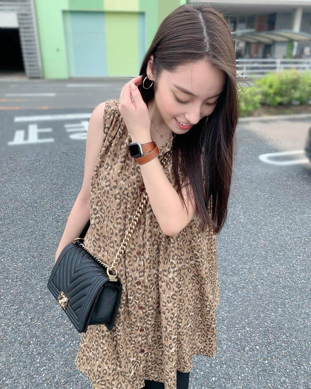 鍋谷真子さんのインスタグラム写真 - (鍋谷真子Instagram)「最近のお洋服🐆柄率の高さ🐆笑 久々に写真のせるね🙂🙃 #お出かけ #モゾ #左手のクセ #ootd #fashion #rosebud」7月26日 13時00分 - jj_mako