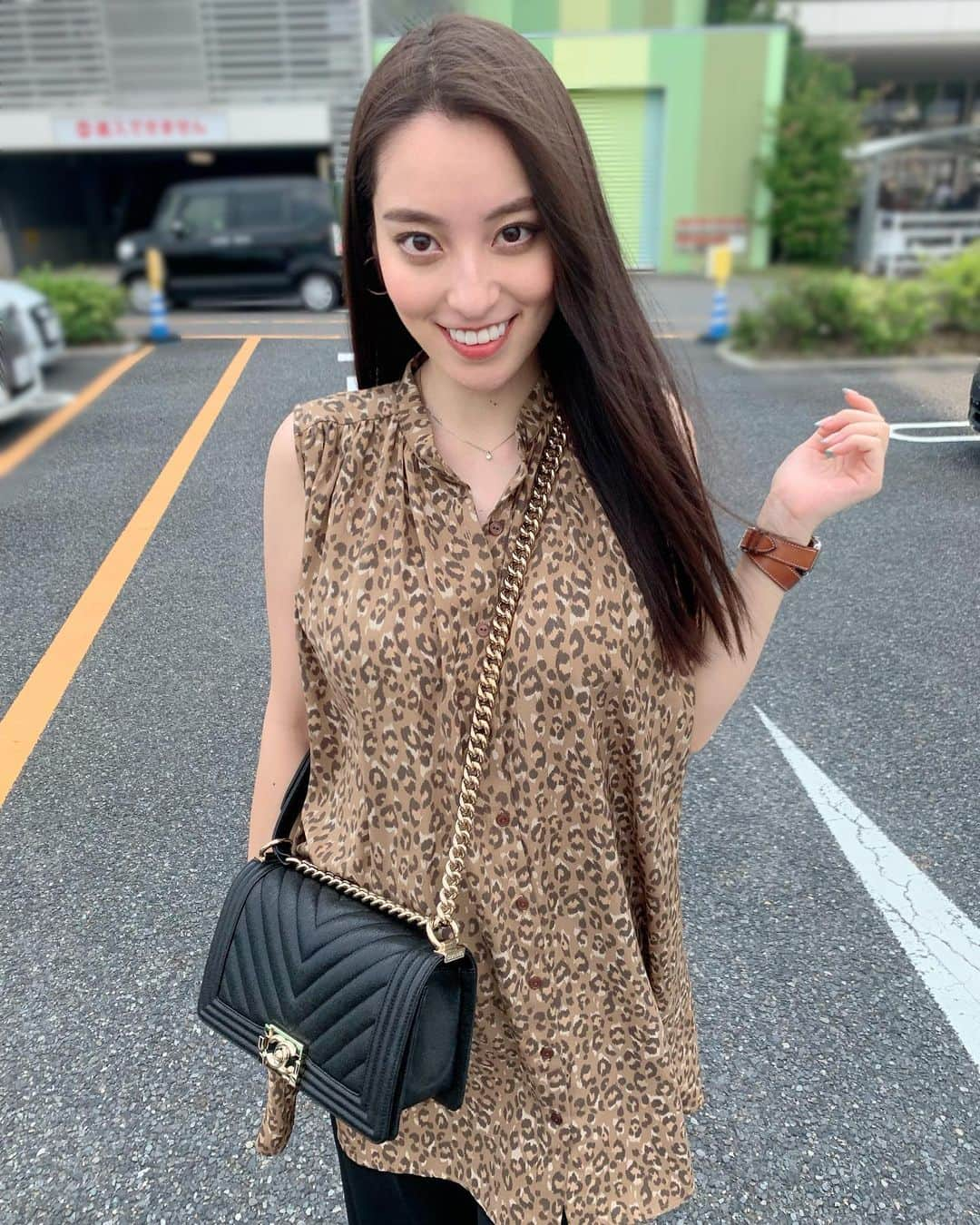 鍋谷真子さんのインスタグラム写真 - (鍋谷真子Instagram)「最近のお洋服🐆柄率の高さ🐆笑 久々に写真のせるね🙂🙃 #お出かけ #モゾ #左手のクセ #ootd #fashion #rosebud」7月26日 13時00分 - jj_mako