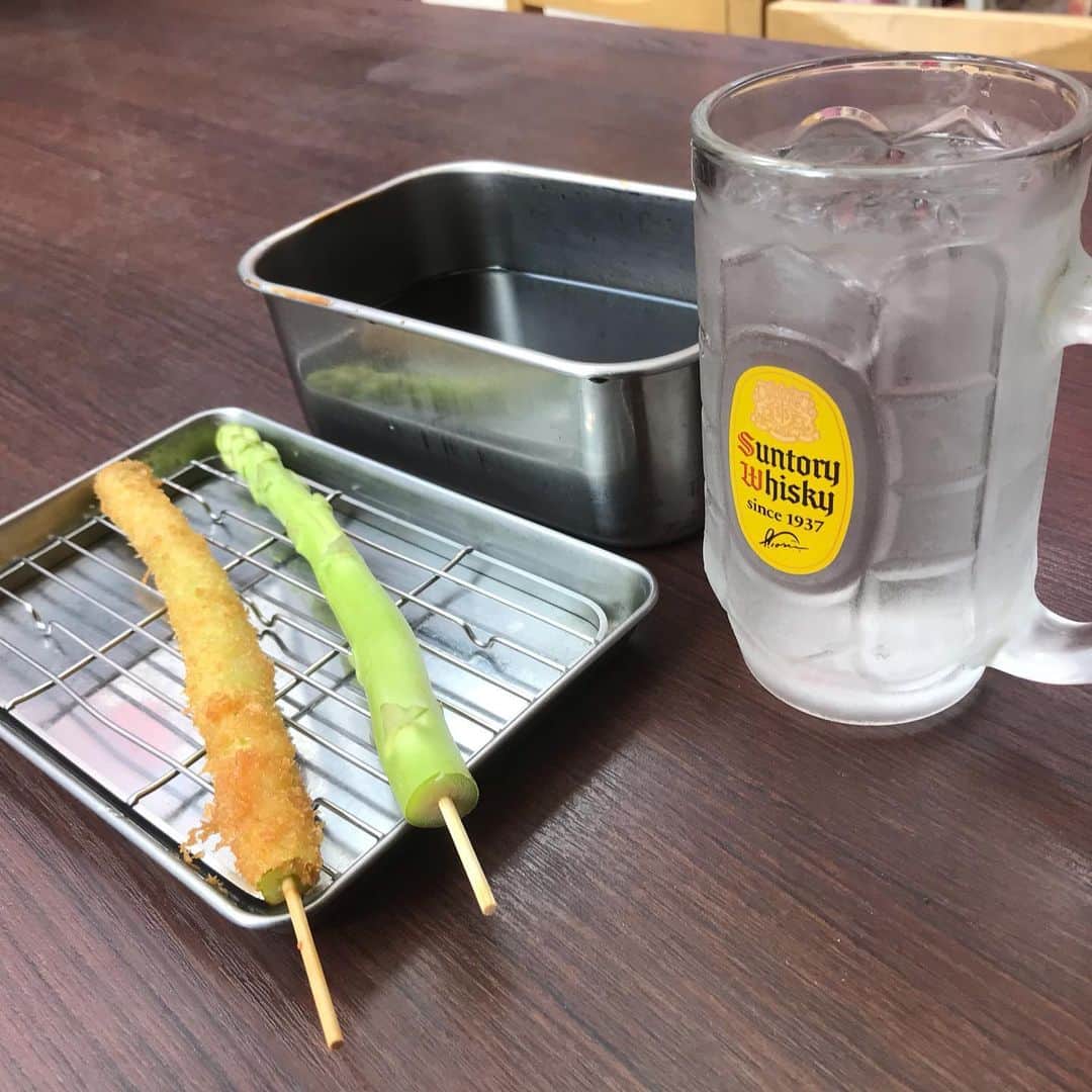 のインスタグラム：「#いっとく劇場 . 本日も大変暑くなりましたが . 熱中症には 気をつけて下さい . おすすめはアスパラガスです . . ご来店おまちてます . . , . #串カツいっとく#串カツ#新世界#居酒屋#お酒#美味しい#楽しい#名物#グルメ#大阪グルメ#大阪市#大阪#osaka#関西#japan#人気#l4l#follow#delicious#photogenic」