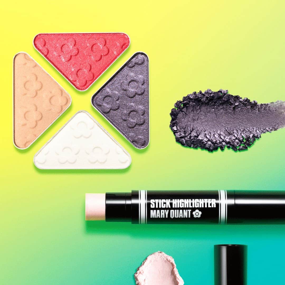 のインスタグラム：「8.2(Fri.)ON SALE！ MARY QUANT 2019 AUTUMN COLOURS HYPER RETRO - #EYEOPENER <アイシャドウ>全4色 - #STICKHIGHLIGHTER <フェイスカラー> - 全て限定 詳しくはプロフィールのURLから スペシャルサイトをチェック！ - #MARYQUANT #2019AUTUMN #COSMETICS #NEWITEM #BEAUTY #AUTUMNCOLOURS #限定 #秋新色 #秋コスメ #アイシャドウ #フェイスカラー #ハイライター」