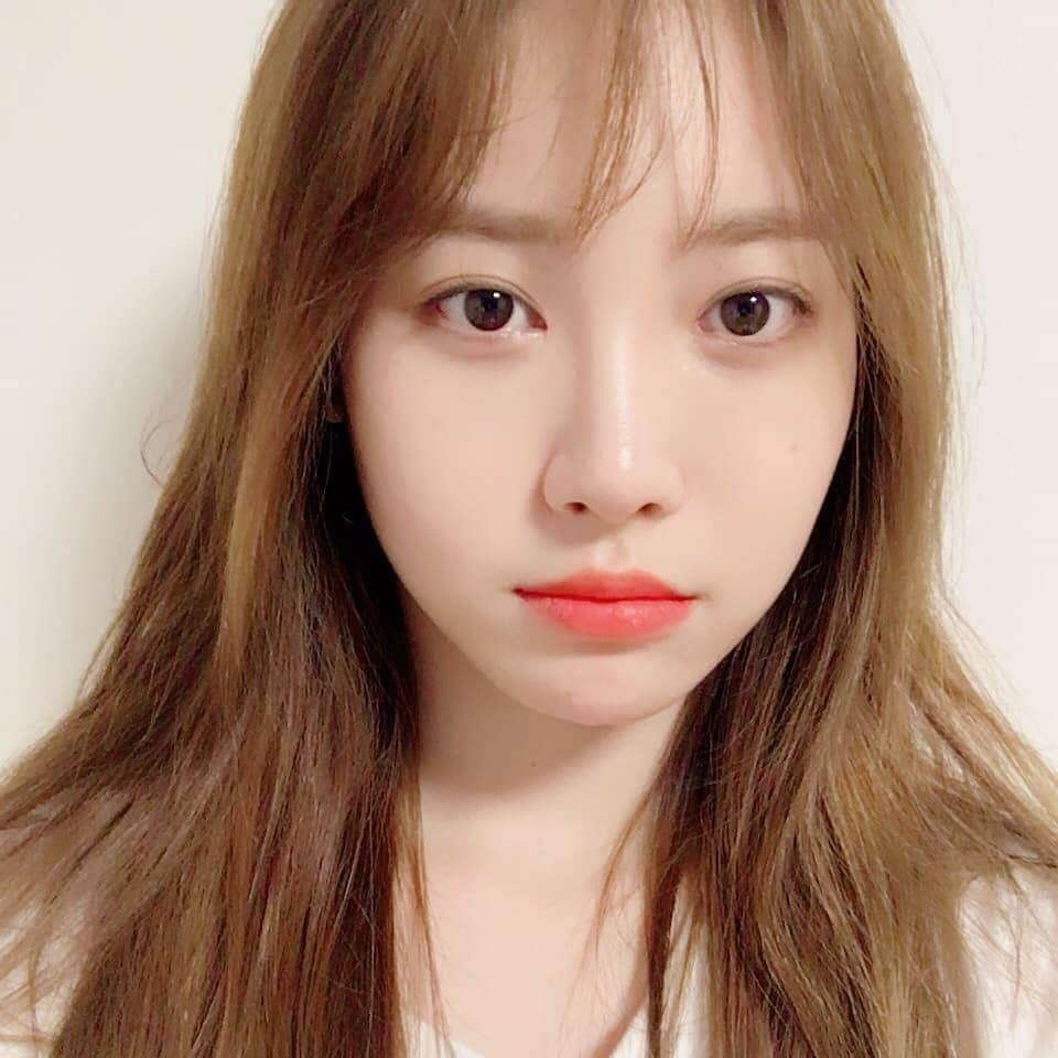 ユラさんのインスタグラム写真 - (ユラInstagram)「여름여름하게 머리바꿨떠염  표정 5종세트😜😆😙😉🤩」7月26日 13時17分 - yura_936