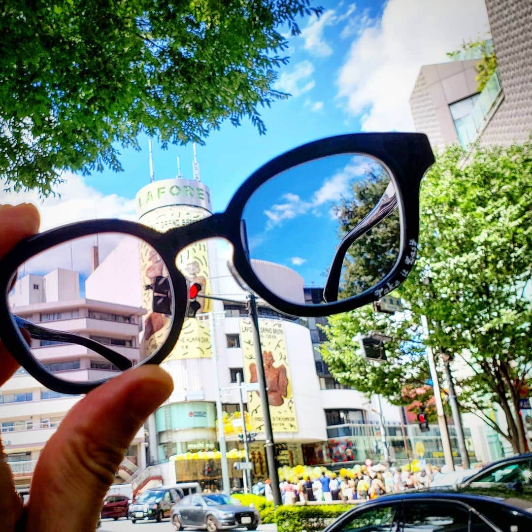 植竹拓さんのインスタグラム写真 - (植竹拓Instagram)「やっと来たねhigh summer☆ ･ #highsummer #summer #夏 #goingmyway #takeiteasy  #ShibuyaScrambleCrossing #Japan #Tokyo #Shibuya #Madeinshibuya #サングラス#sunglasses #Eyewear #アクセサリー#Accessories #フラットレンズ #ゼロカーブレンズ #0カーブレンズ#exile #SHOKICHI #Sway #数原龍友 #GENERATIONS #therampage #神谷健太」7月26日 13時20分 - hiromu0820