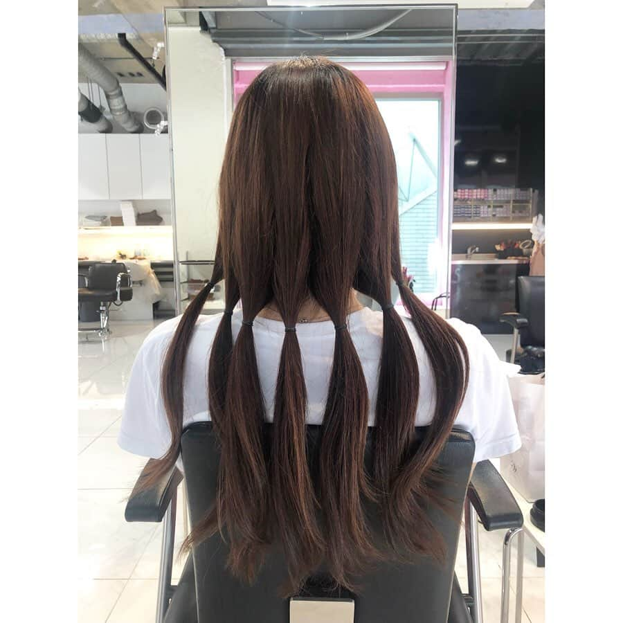 松岡李那さんのインスタグラム写真 - (松岡李那Instagram)「切っちゃった💗 切った髪の毛はヘアドネーションします！ 短くしたの、人生で3回目😳 カラーもカットもどんどん変えていくつもりデス🥰 運動するから髪洗うの楽になってイイかも💕🌈 ありがとう @mochi1031_____ !!! #shima #shimadaikanyama #haircut #hairstyles #haircolor #donatehair #hairrdonation #イメチェン #ピンクベージュ #ヘアカラー #ヘアドネーション」7月26日 13時25分 - linahxoxo