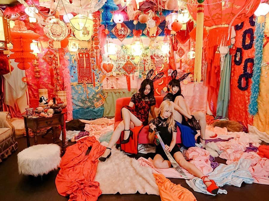 のインスタグラム：「龍馬さん生誕のお写真がつよそうでめっちゃすきなのでこちらにも載せておきます🥟  #龍馬誕2019 #チャイナドレス #チャイナ  #バニーガール #カジノ」