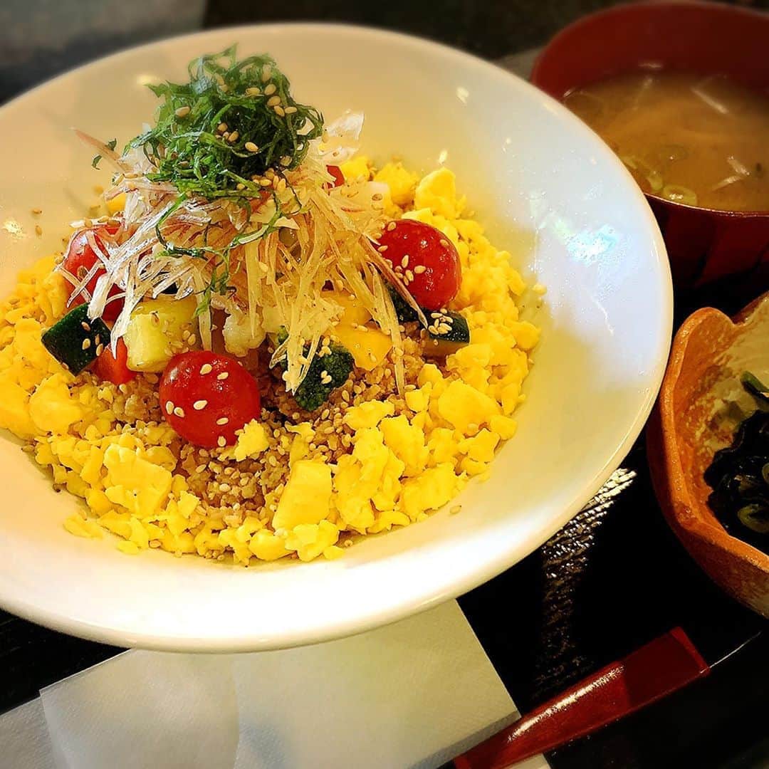 桜井奈々さんのインスタグラム写真 桜井奈々instagram 軽井沢3日目 朝イチ塩沢湖に行き ランチは ハルニレテラスへ 村民食堂でお昼ごはん 絶品 鶏そぼろ丼 軽井沢 軽井沢観光 ハルニレテラス 7月26日 13時42分 Sakurai Nana7