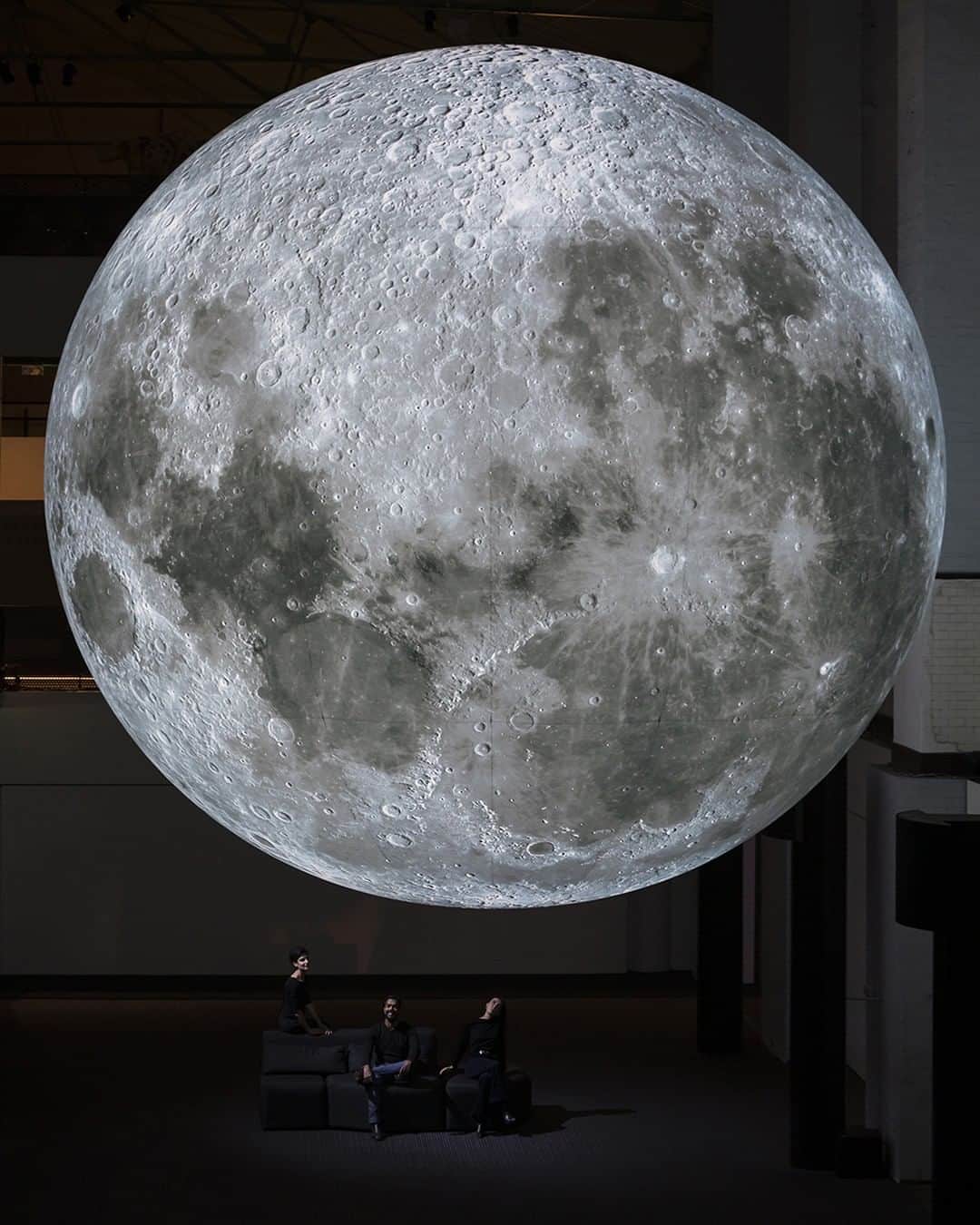 パワーハウスミュージアムさんのインスタグラム写真 - (パワーハウスミュージアムInstagram)「🌚Get close to the Moon with Luke Jerram's impressive Museum of the Moon, on now.  #MuseumoftheMoon #Apollo11Aus  Image: Ryan Hernandez」7月26日 14時00分 - powerhousemuseum