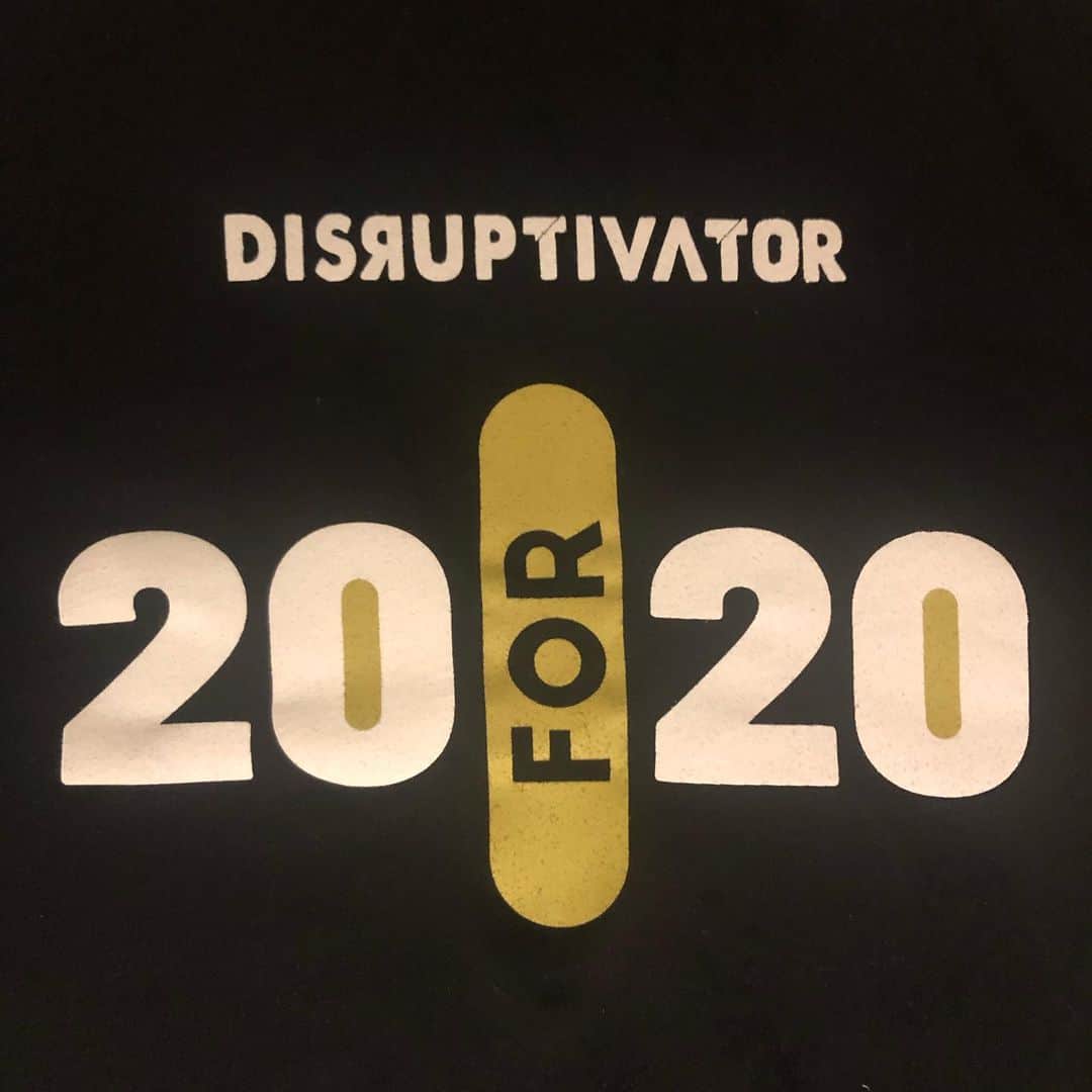 アッシャーさんのインスタグラム写真 - (アッシャーInstagram)「This shirt was created in celebration of NewLook’s 20th Anniversary. Thank you @dlwarfield for all the years of support. #20for20 #Disruptivator #ushersnewlook」7月26日 14時22分 - usher