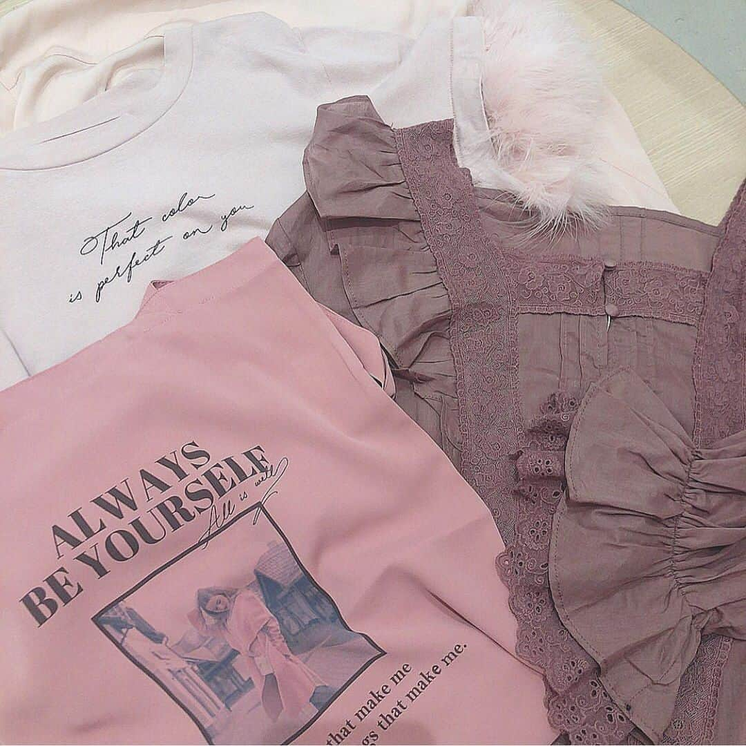 one after another NICECLAUPさんのインスタグラム写真 - (one after another NICECLAUPInstagram)「ㅤㅤㅤㅤㅤㅤㅤㅤㅤㅤㅤㅤㅤ  ㅤㅤㅤㅤㅤㅤㅤㅤㅤㅤㅤㅤㅤ 【#ナイスクラップのオトナPINKcollection ...♥︎】 ㅤㅤㅤㅤㅤㅤㅤㅤㅤㅤㅤㅤㅤ ㅤㅤㅤㅤㅤㅤㅤㅤㅤㅤㅤㅤㅤ  ㅤㅤㅤㅤㅤㅤㅤㅤㅤㅤㅤㅤㅤ 【店頭販売スタート】 ㅤㅤㅤㅤㅤㅤㅤㅤㅤㅤㅤㅤㅤ  オトナのためのPinkをコンセプトに 全5型が誕生🥀 ㅤㅤㅤㅤㅤㅤㅤㅤㅤㅤㅤㅤㅤ  甘くなりすぎない 絶妙バランスで この秋 Ladyな着こなしを....🦋♥︎ ㅤㅤㅤㅤㅤㅤㅤㅤㅤㅤㅤㅤㅤ ※ラフォーレ原宿店の 店頭販売は 7/20〜スタート❤︎ ㅤㅤㅤㅤㅤㅤㅤㅤㅤㅤㅤㅤㅤ  ㅤㅤㅤㅤㅤㅤㅤㅤㅤㅤㅤㅤㅤ ﻿ ﻿﻿﻿﻿﻿ ﻿﻿﻿ ﻿詳細は﻿﻿﻿﻿﻿ 公式通販サイトにて公開☺︎﻿﻿﻿﻿﻿﻿﻿ ㅤㅤㅤㅤㅤㅤㅤㅤㅤㅤㅤㅤㅤ﻿﻿﻿﻿﻿﻿﻿﻿﻿ ﻿﻿﻿﻿﻿﻿﻿﻿﻿﻿﻿﻿﻿﻿ ㅤㅤㅤㅤㅤㅤㅤㅤㅤㅤㅤㅤㅤ﻿﻿﻿﻿﻿﻿﻿﻿﻿﻿﻿ プロフィール欄のURLから❤︎﻿﻿﻿﻿﻿﻿﻿﻿﻿﻿﻿﻿﻿﻿﻿﻿﻿﻿﻿ @niceclaup_official_﻿﻿﻿﻿﻿﻿﻿﻿﻿﻿﻿﻿﻿ ㅤㅤㅤㅤㅤㅤㅤㅤㅤㅤㅤㅤㅤ  ㅤㅤㅤㅤㅤㅤㅤㅤㅤㅤㅤㅤ﻿﻿﻿﻿﻿﻿﻿﻿﻿﻿﻿﻿﻿ ﻿﻿ㅤㅤㅤㅤㅤㅤㅤㅤㅤㅤㅤㅤㅤ﻿﻿﻿﻿﻿﻿﻿﻿﻿﻿﻿ #niceclaup #niceclaup_ootd #niceclaup_2019aw  #ootd #2019aw #fashion  #ナイスクラップ #置き画くら部 #Pink #ピンク #Tシャツ」7月26日 14時30分 - niceclaup_official_