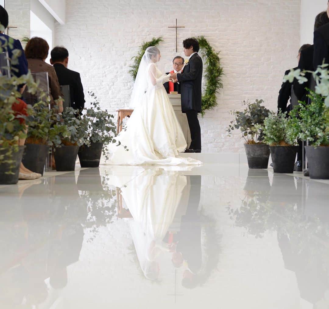 St.AQUA 東京の結婚式場 サンアクアチャペルさんのインスタグラム写真 - (St.AQUA 東京の結婚式場 サンアクアチャペルInstagram)「大切な家族に見守られて迎える結婚式 . . wedding date 2019.7.21 groom&bride  S&I hair&makeup Momoyo Shigeta planner Nao Orido . . ＊前撮りプランを始めました＊ 7.8.9月限定のお得な前撮りプランが登場！写真のみでお考えの方も是非お気軽にご相談くださいませ。 . . #サンアクア #サンアクアチャペル #d_wedding #海の近くのウエディング #2019年夏婚 #2019年秋婚 #2019年冬婚 #挙式とお食事会 #船上パーティー #少人数ウエディング #ファミリーウエディング #ウエディングブーケ #会場コーディネート #少人数挙式 #家族婚 #家族挙式 #マタニティウエディング #パパママ婚  #ブライダルフェア #ウエディングドレス #ドレス試着 #結婚式場探し #式場探し #式場見学  #プレ花嫁 #2人挙式  #船上ウエディング #結婚式準備 #竹芝 #日本中のプレ花嫁さんと繋がりたい」7月26日 14時30分 - staquatakeshiba