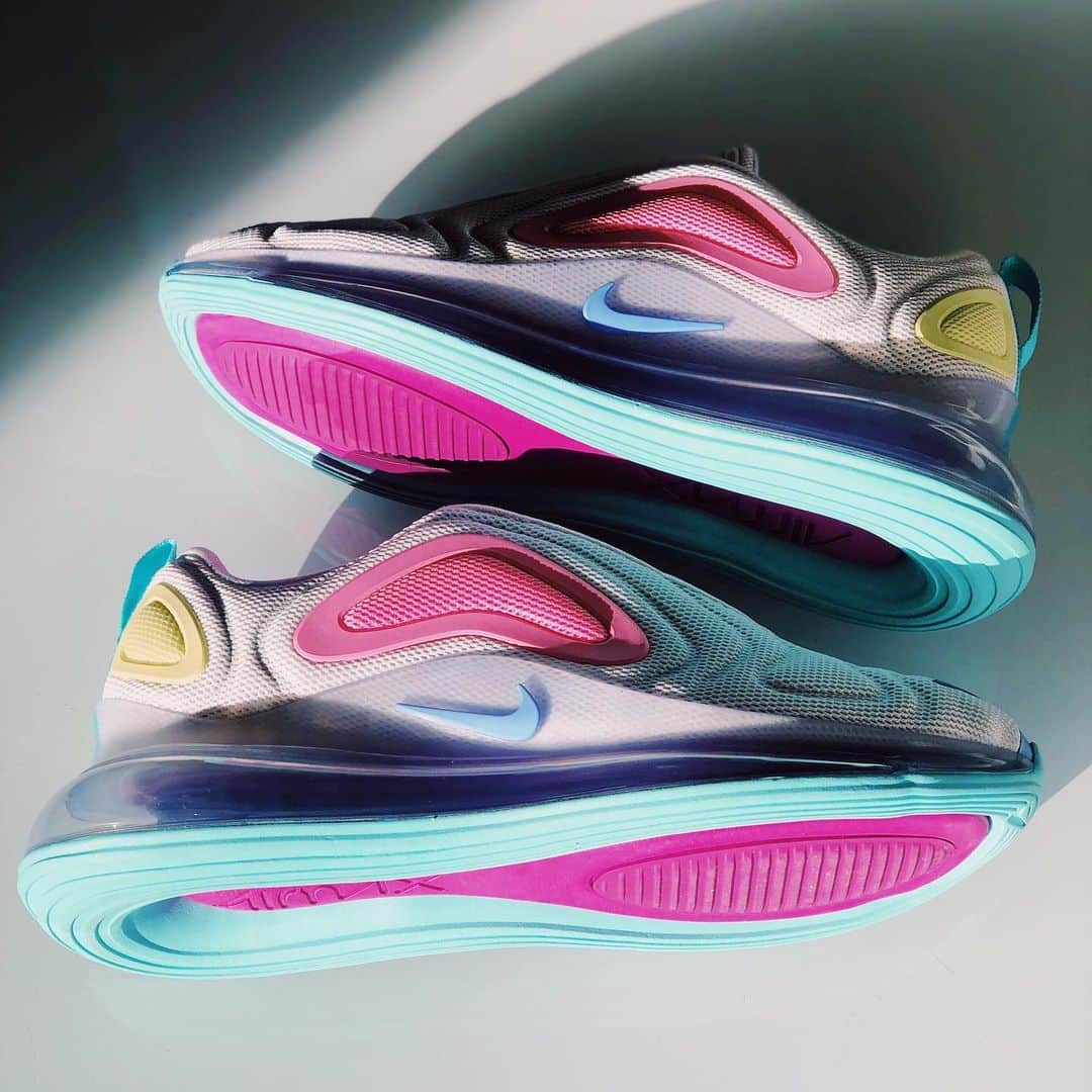 STYLERUNNERさんのインスタグラム写真 - (STYLERUNNERInstagram)「All new kicks!! These Nike Air Max 720 have us like 🤤🤤🤤」7月26日 14時50分 - stylerunner