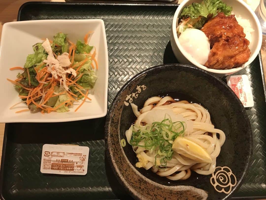 はなまるうどんのインスタグラム：「こんにちは😗✨今日は、#唐揚げ丼 #ぶっかけ #サラダ を頂きました😘ボリュームたっぷりで、お腹いっぱーい😚🙏🏻」