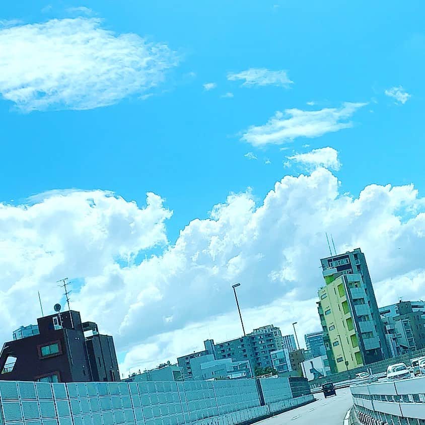 miyakeさんのインスタグラム写真 - (miyakeInstagram)「さっき少し雨降ったりしてたけど…晴れた〜！！とうとう夏が来たな！！暑い…。」7月26日 14時52分 - miyake_mihimaru