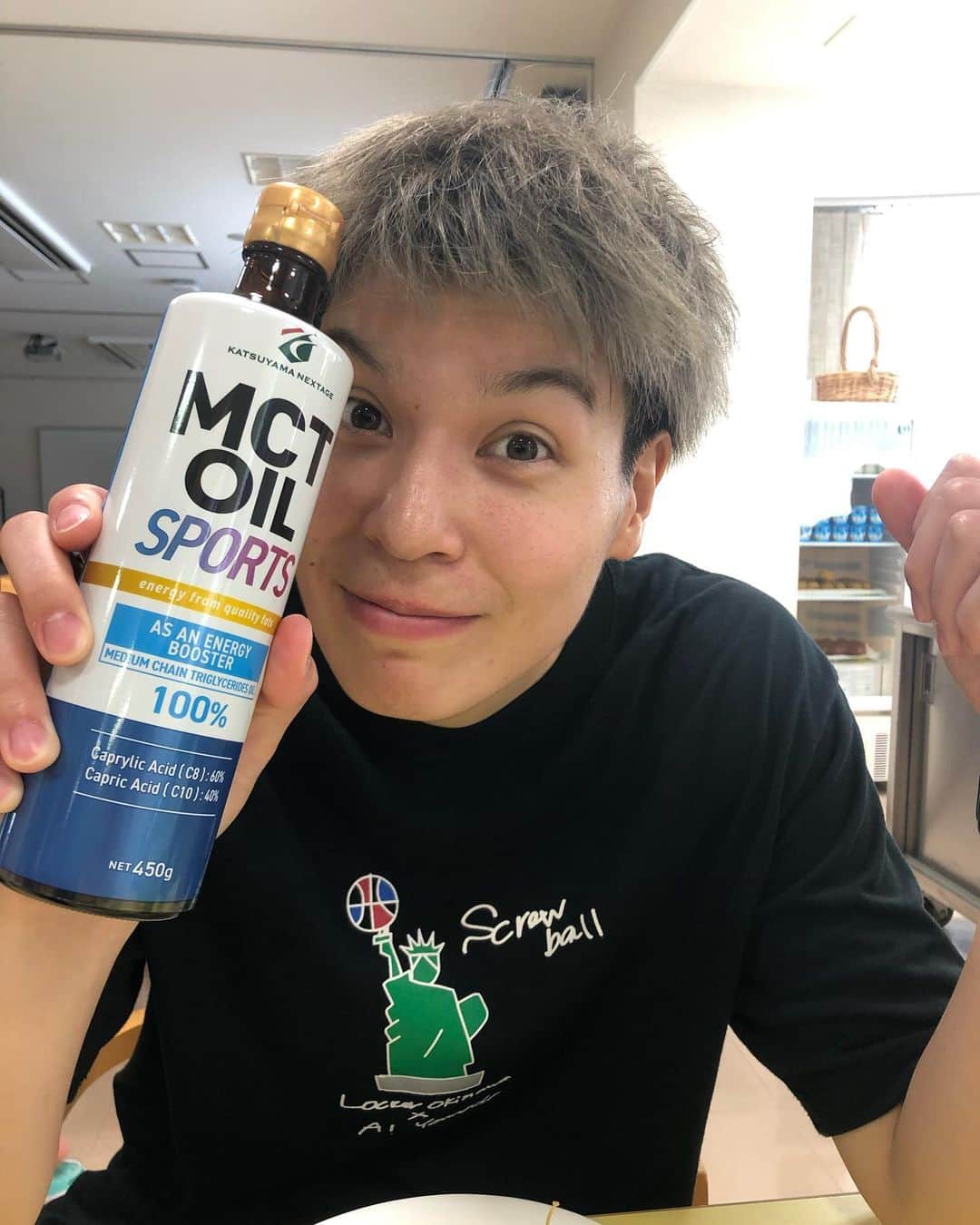のインスタグラム：「藤岡のネオちゃんが以前オススメしてくれたMCT OIL✨それ以来ずっと使用しています。今回、新しくSPORTSを使用していたのでマネしてみました😄😄😄笑」