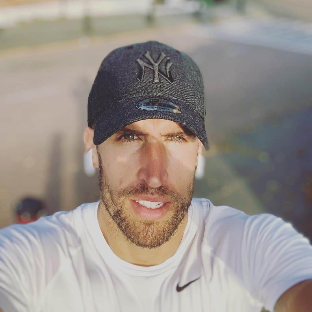 ケヴィン・ストロートマンのインスタグラム：「Jetlag workout done⏰🏋🏻‍♂️」