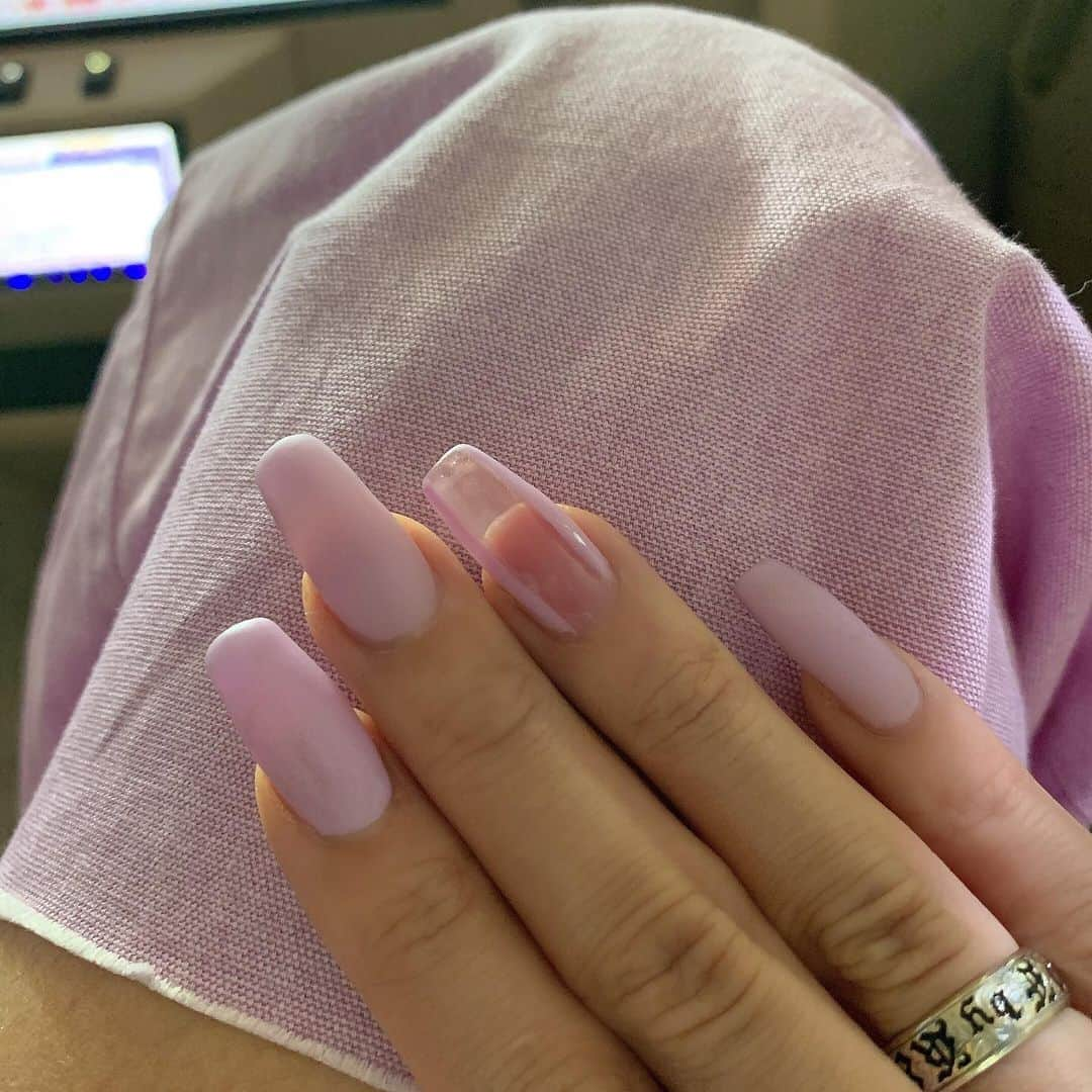 倖田來未さんのインスタグラム写真 - (倖田來未Instagram)「折れてしまったのでネイルチェンジ！💅﻿ あの感じ気に入っていたので、﻿ パステル調で同じ感じにしてみたよ！﻿ ﻿ クリアのところも、黄色系のクリア、パープル系のクリアつかったよー！他はマット仕上げ！﻿ ﻿ さて、本日もリハーサル！﻿ 楽しんで行ってきまっしょい！﻿ ﻿ #nail #new #rehearsal #倖田來未 #kodakumi」7月26日 15時34分 - kodakumi_official